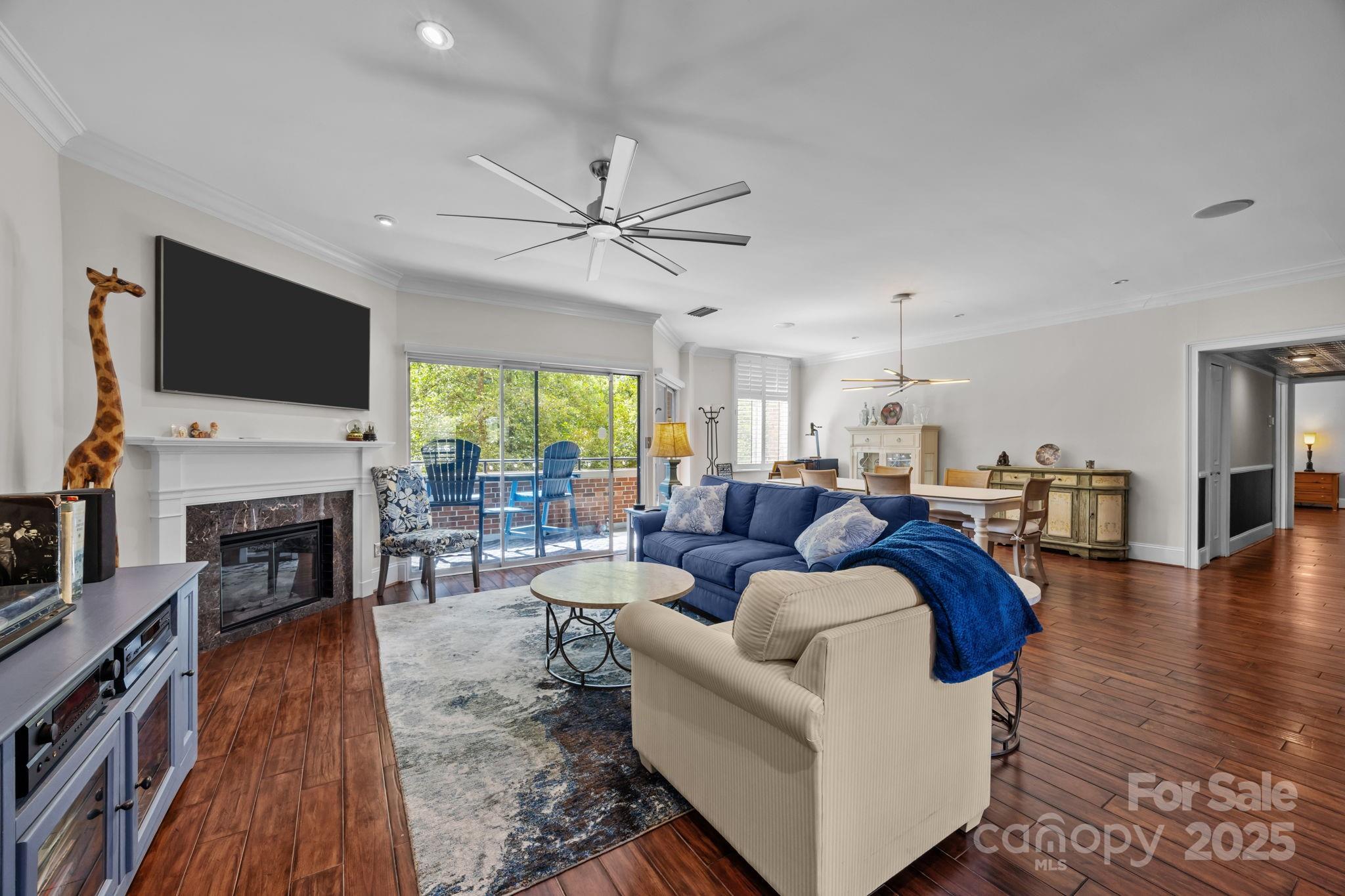 224 N Poplar Street Unit: 9