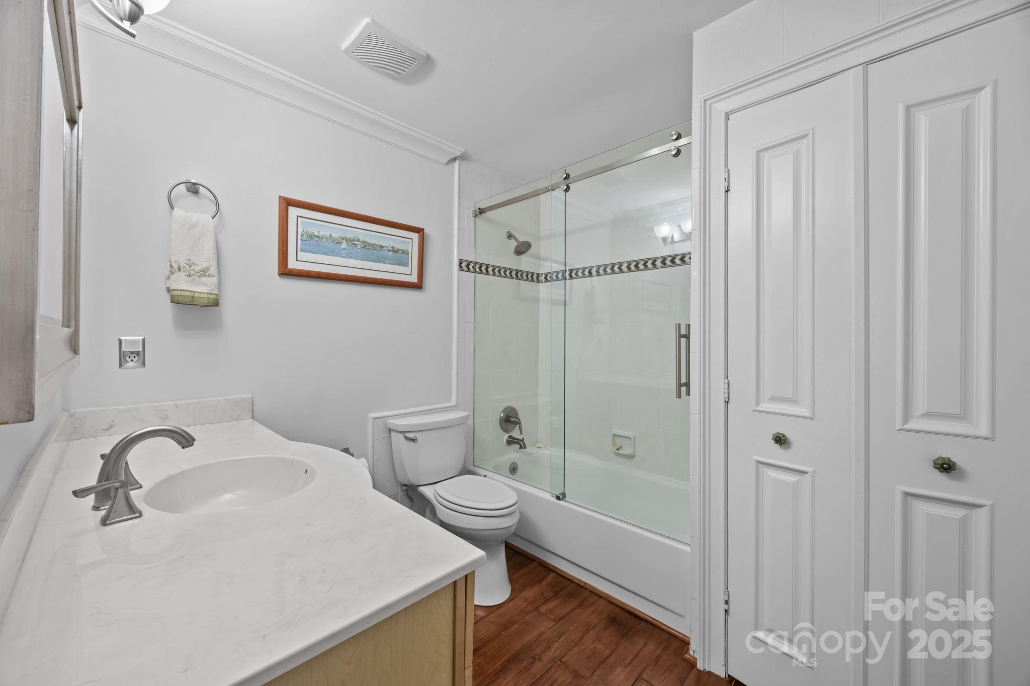 224 N Poplar Street Unit: 9