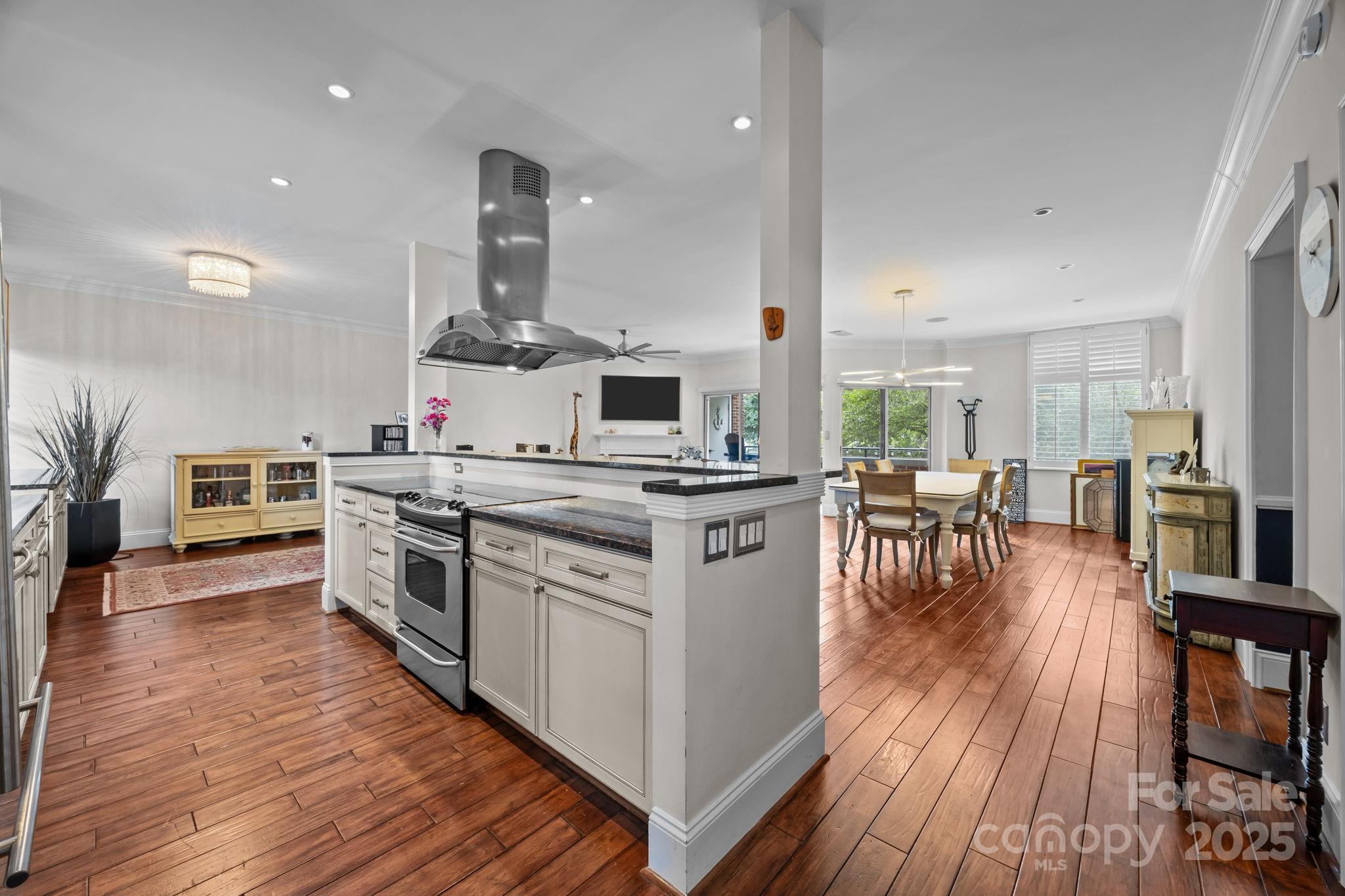 224 N Poplar Street Unit: 9