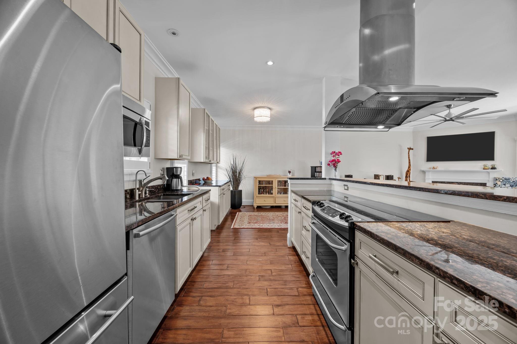 224 N Poplar Street Unit: 9