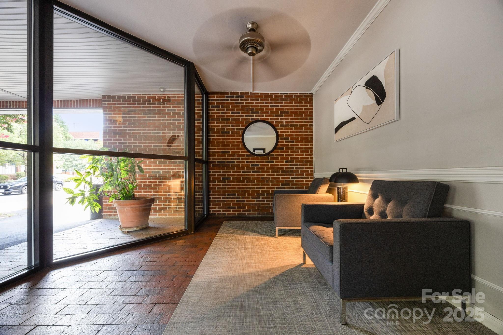 224 N Poplar Street Unit: 9