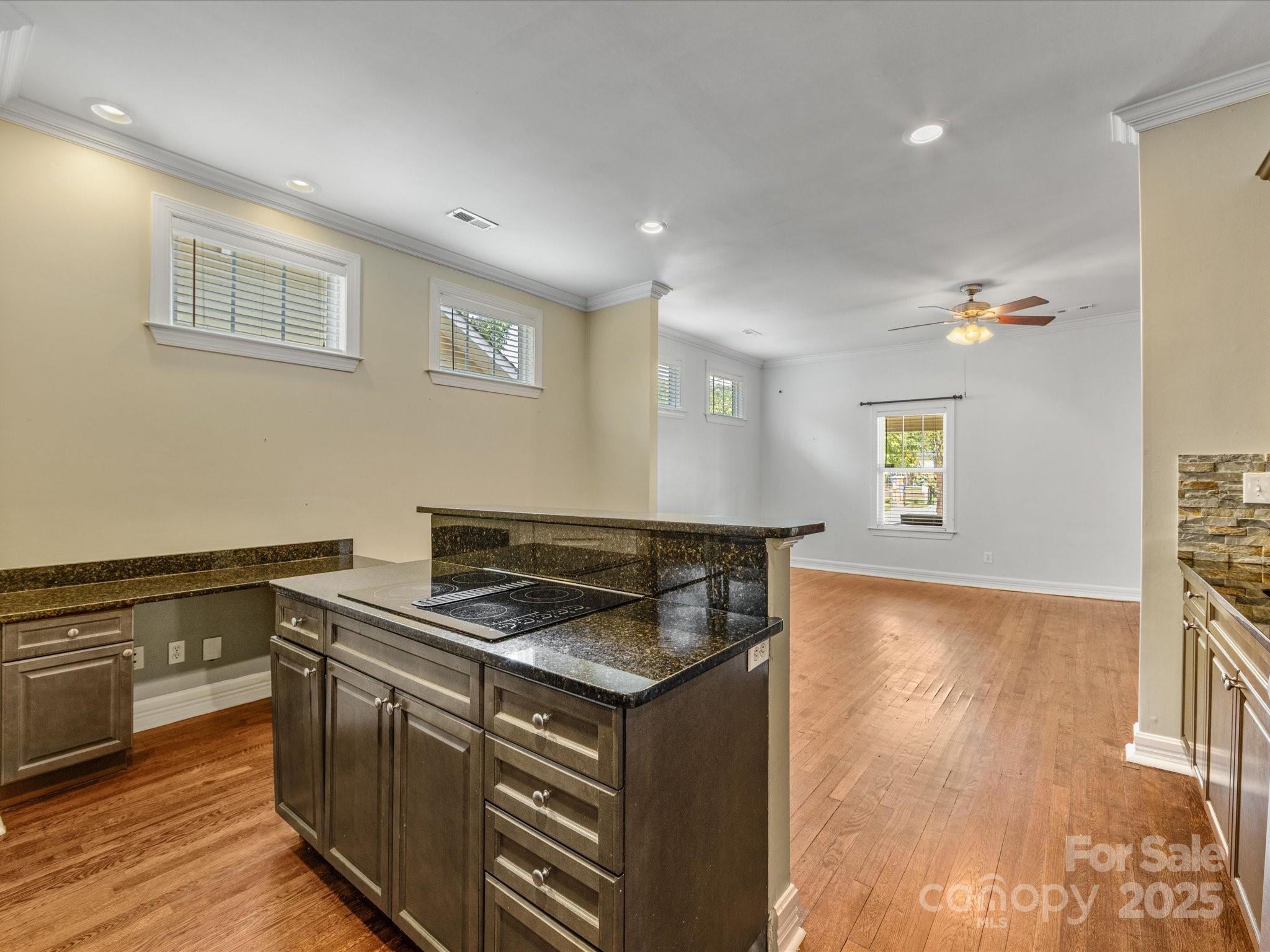 1320 Parkwood Avenue