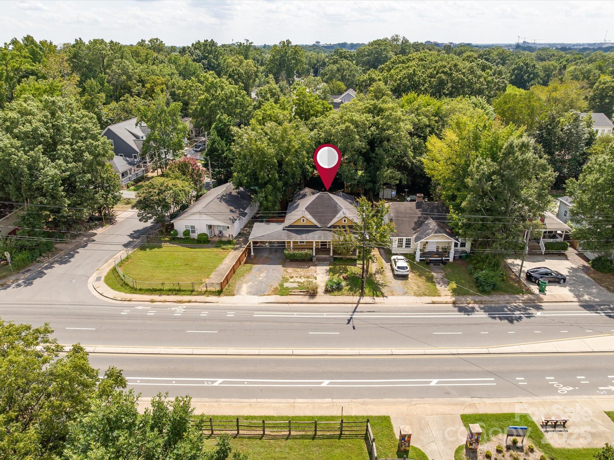 1320 Parkwood Avenue