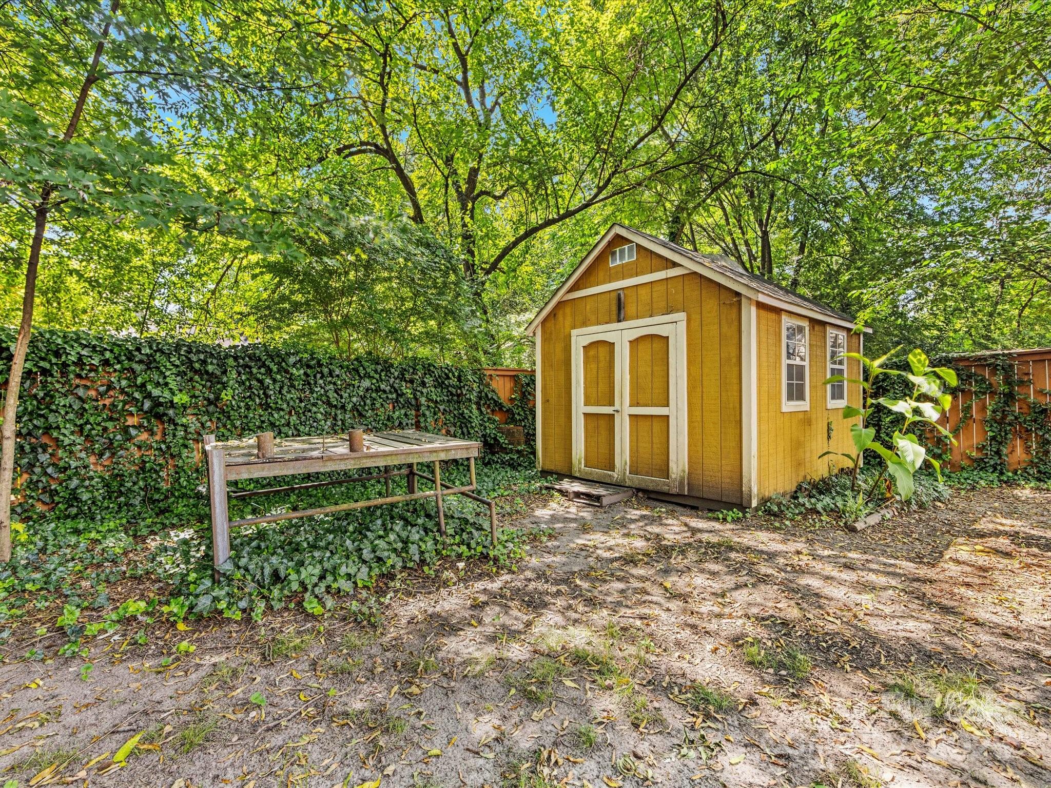 1320 Parkwood Avenue