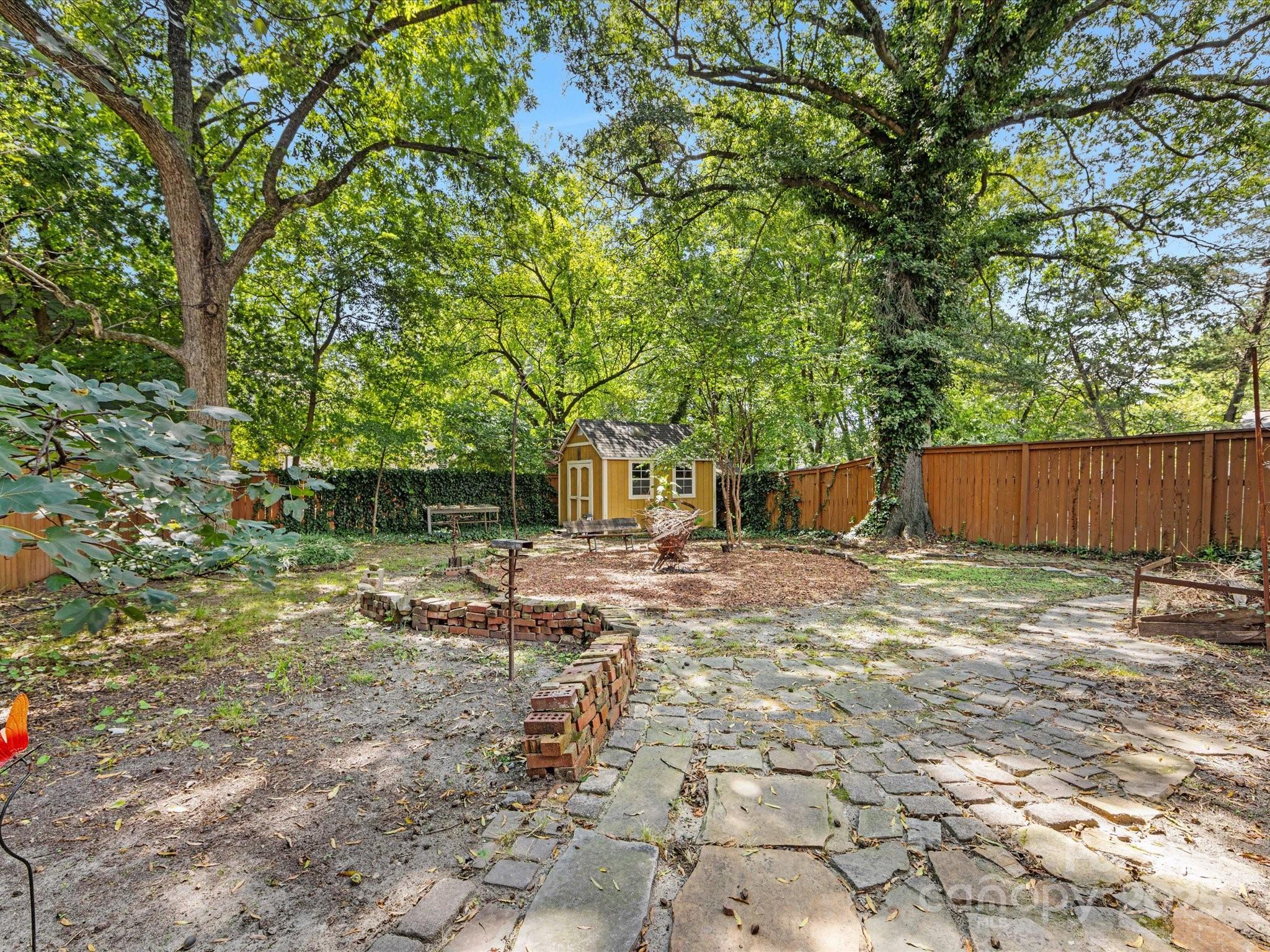 1320 Parkwood Avenue