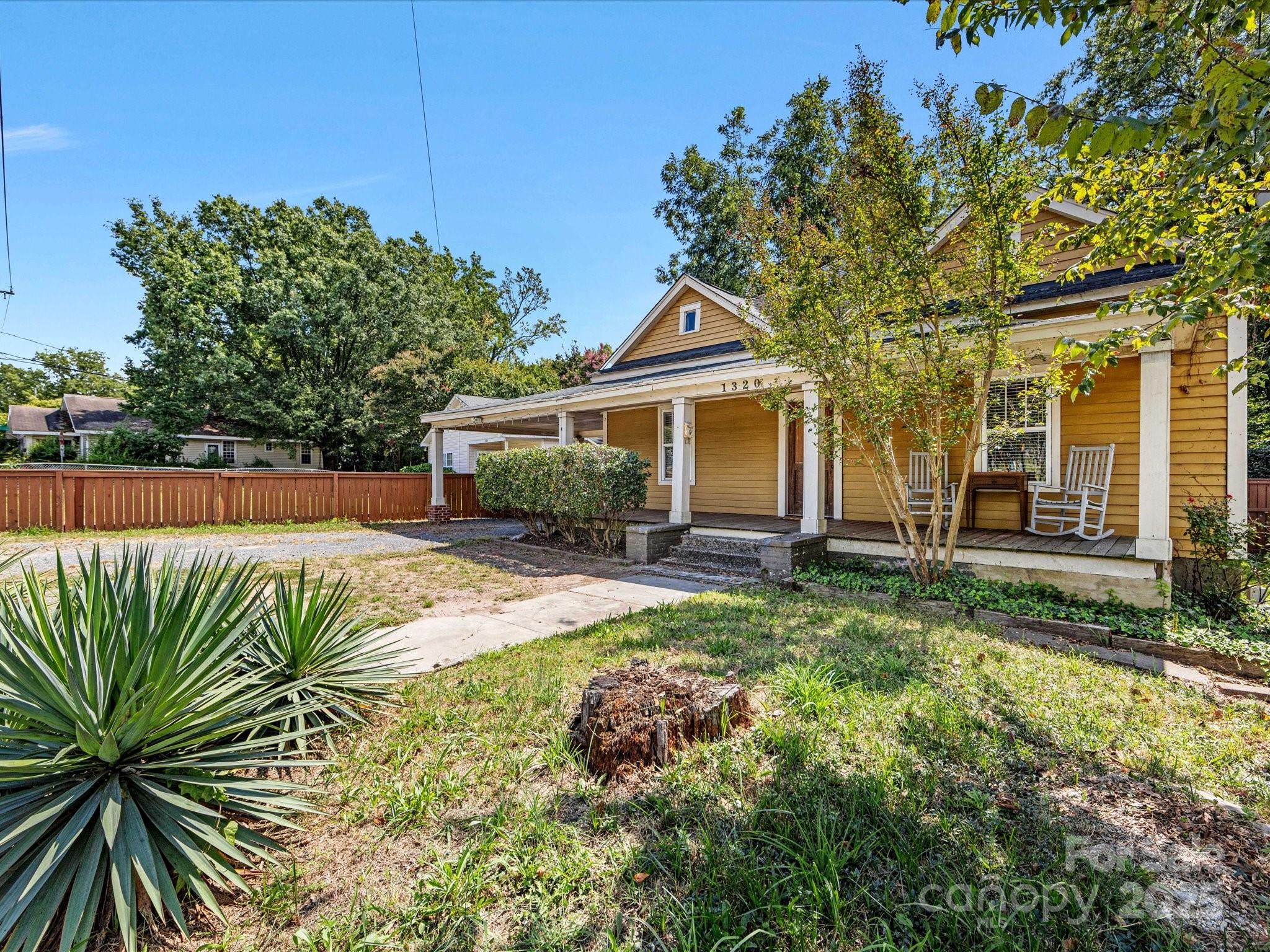 1320 Parkwood Avenue