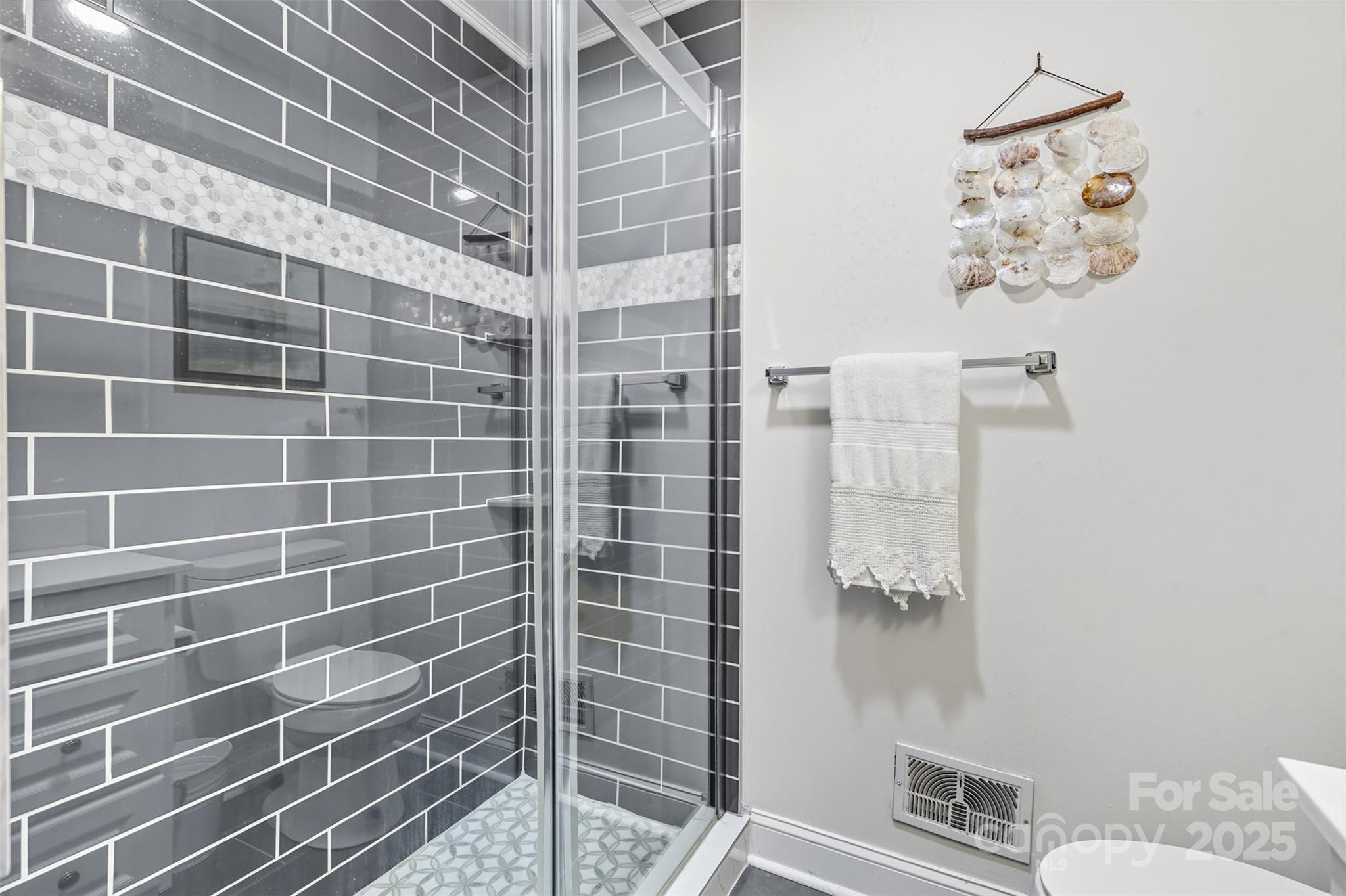 1901 Crestdale Drive