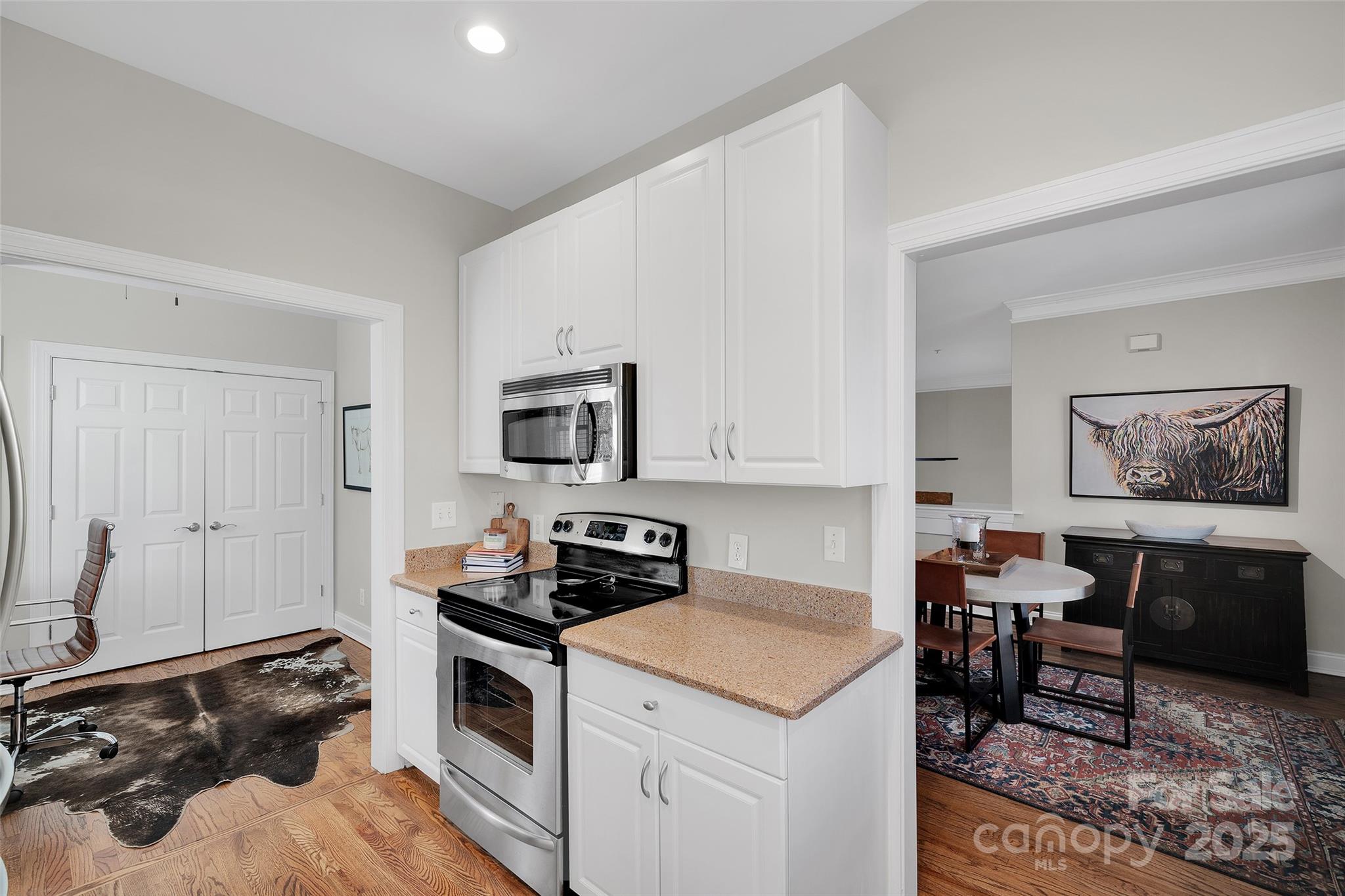 4937 South Hill View Drive