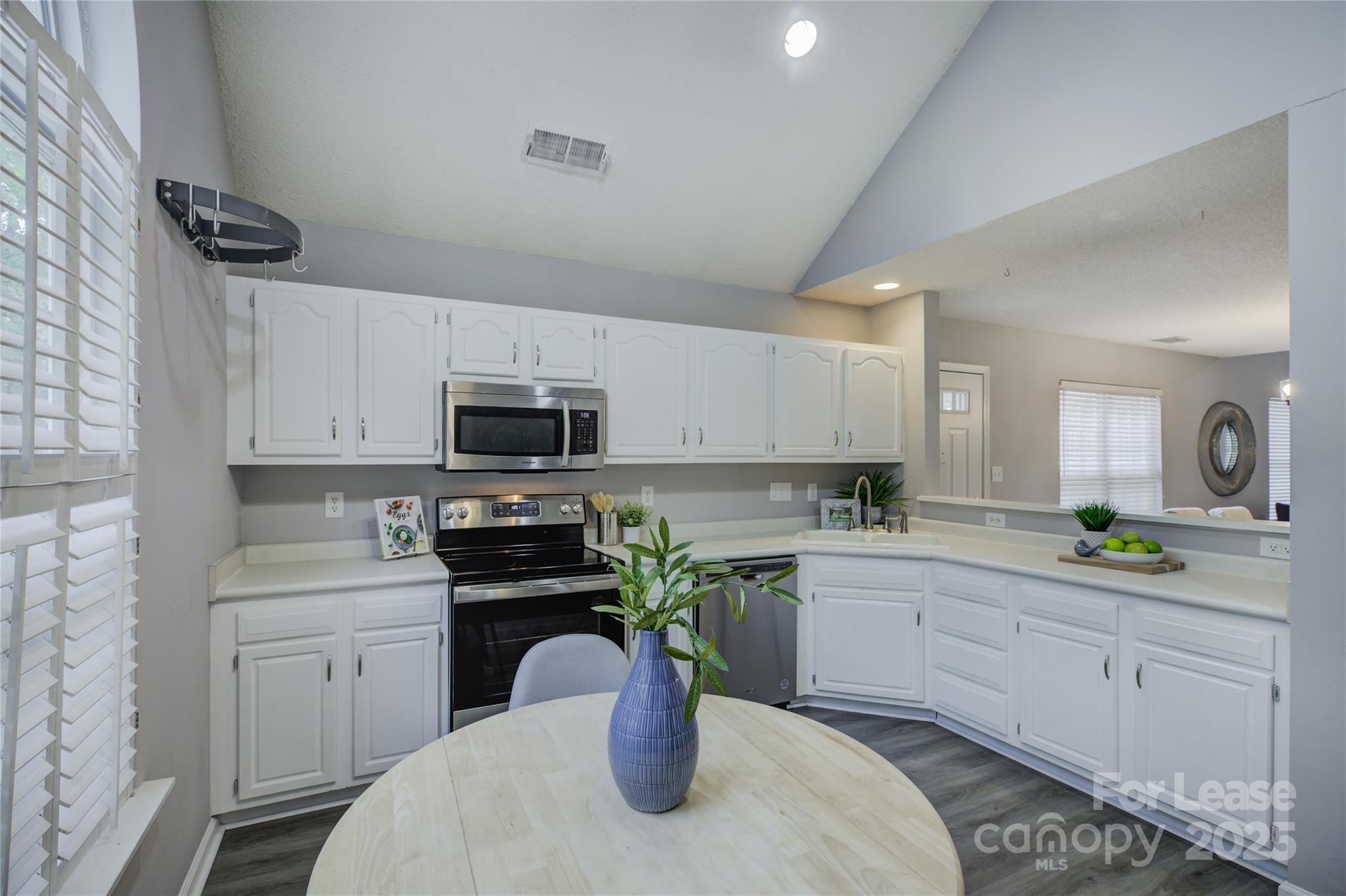 9014 Roseton Lane