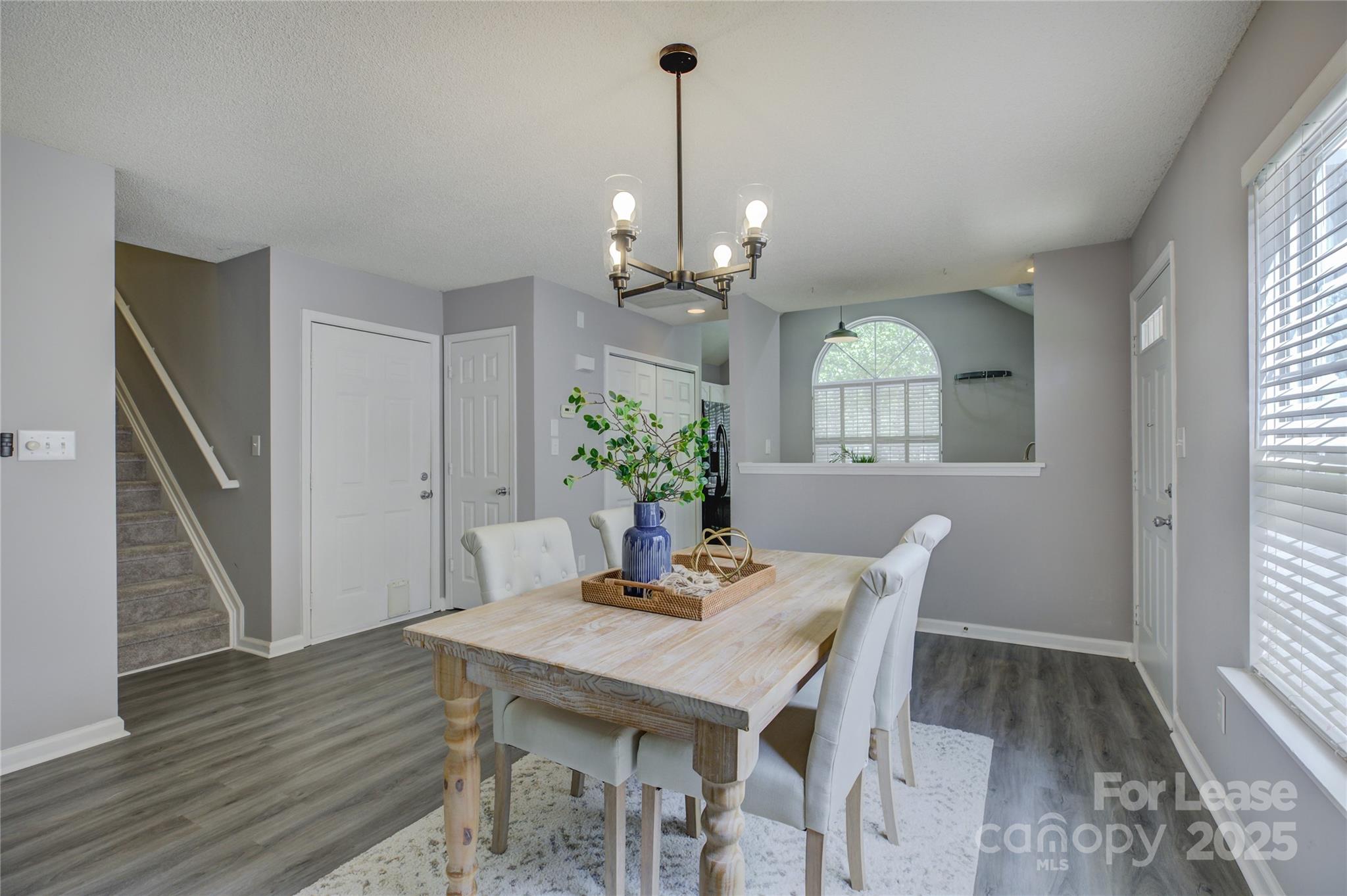 9014 Roseton Lane