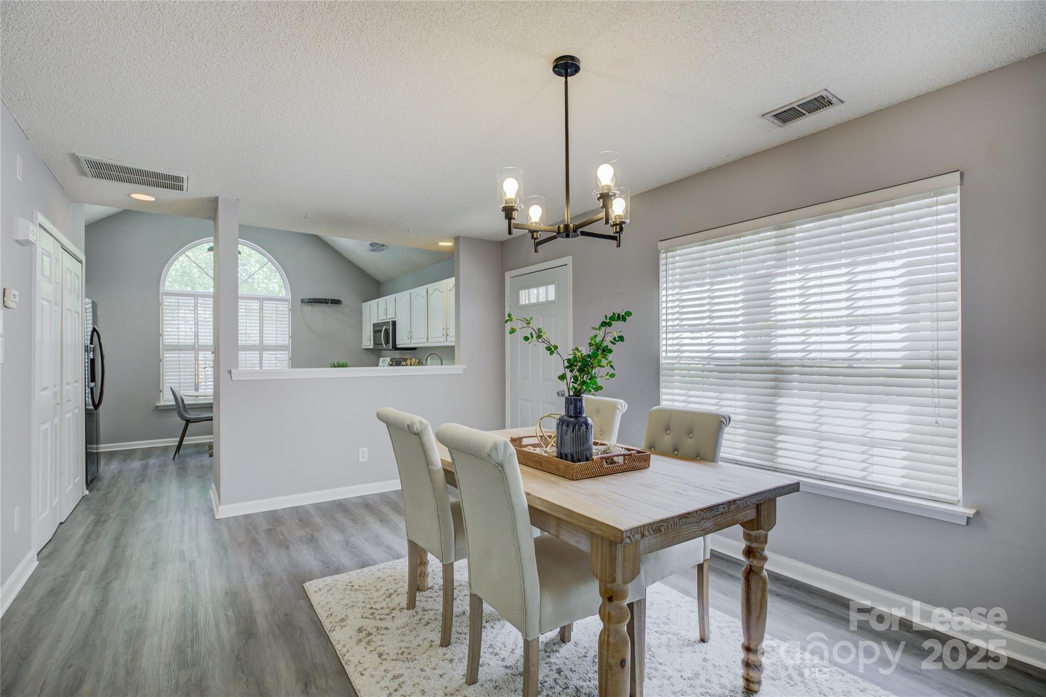 9014 Roseton Lane