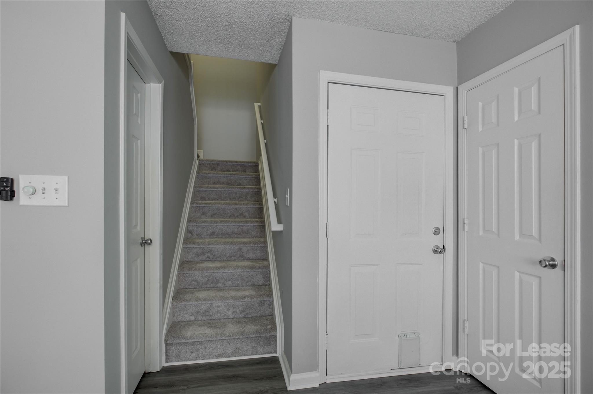 9014 Roseton Lane