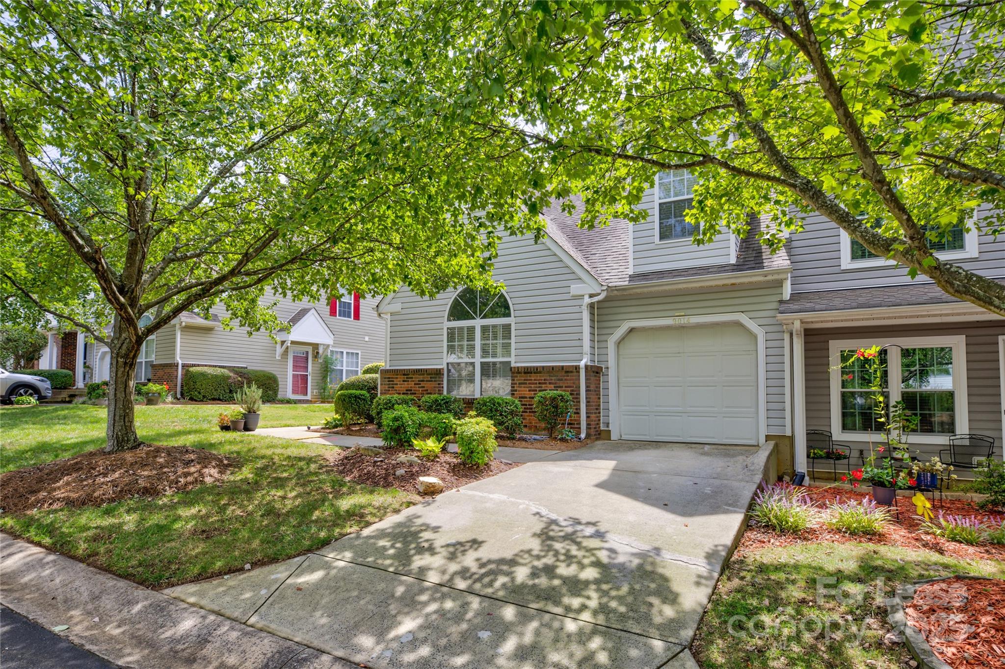 9014 Roseton Lane
