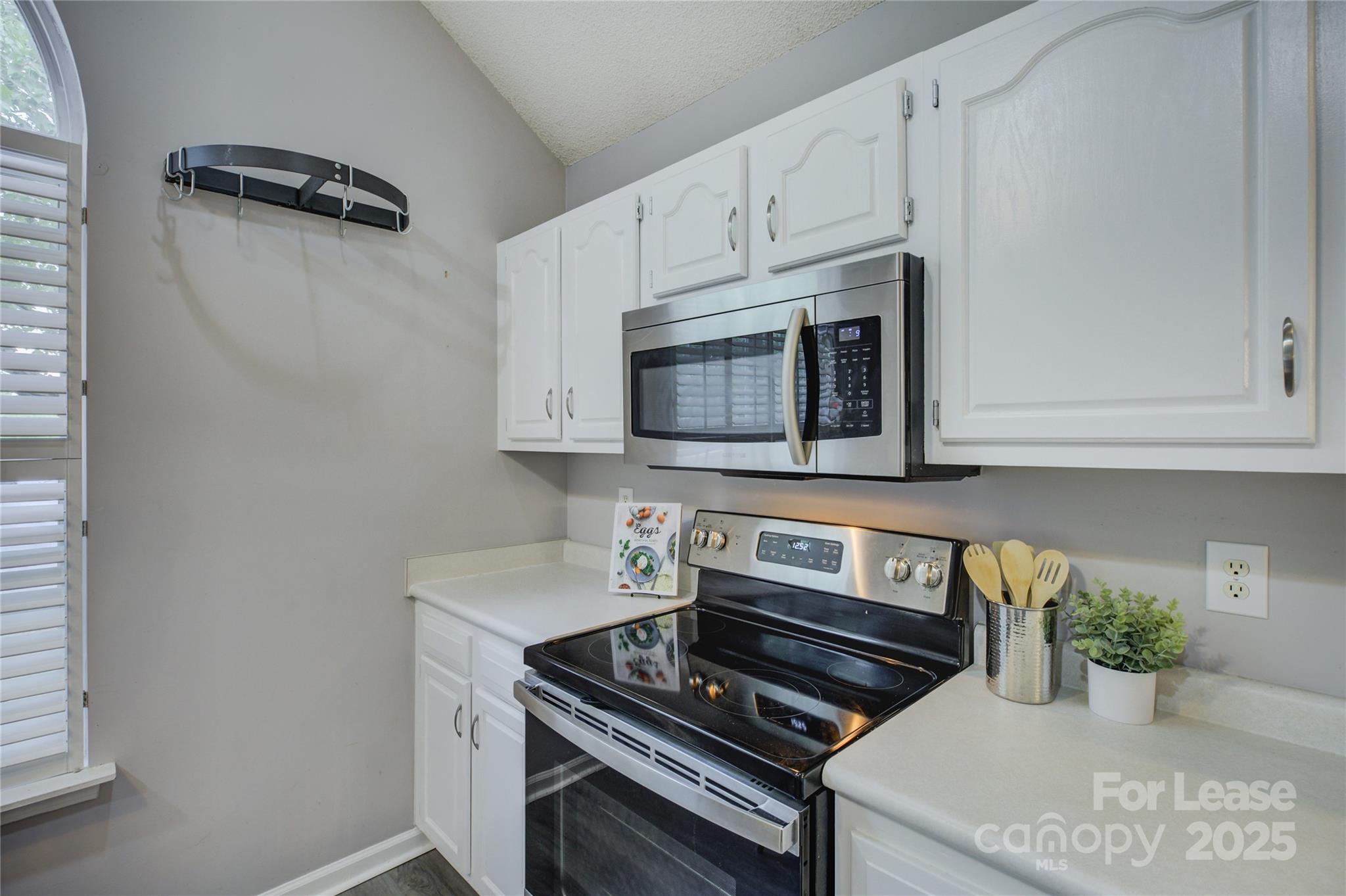 9014 Roseton Lane