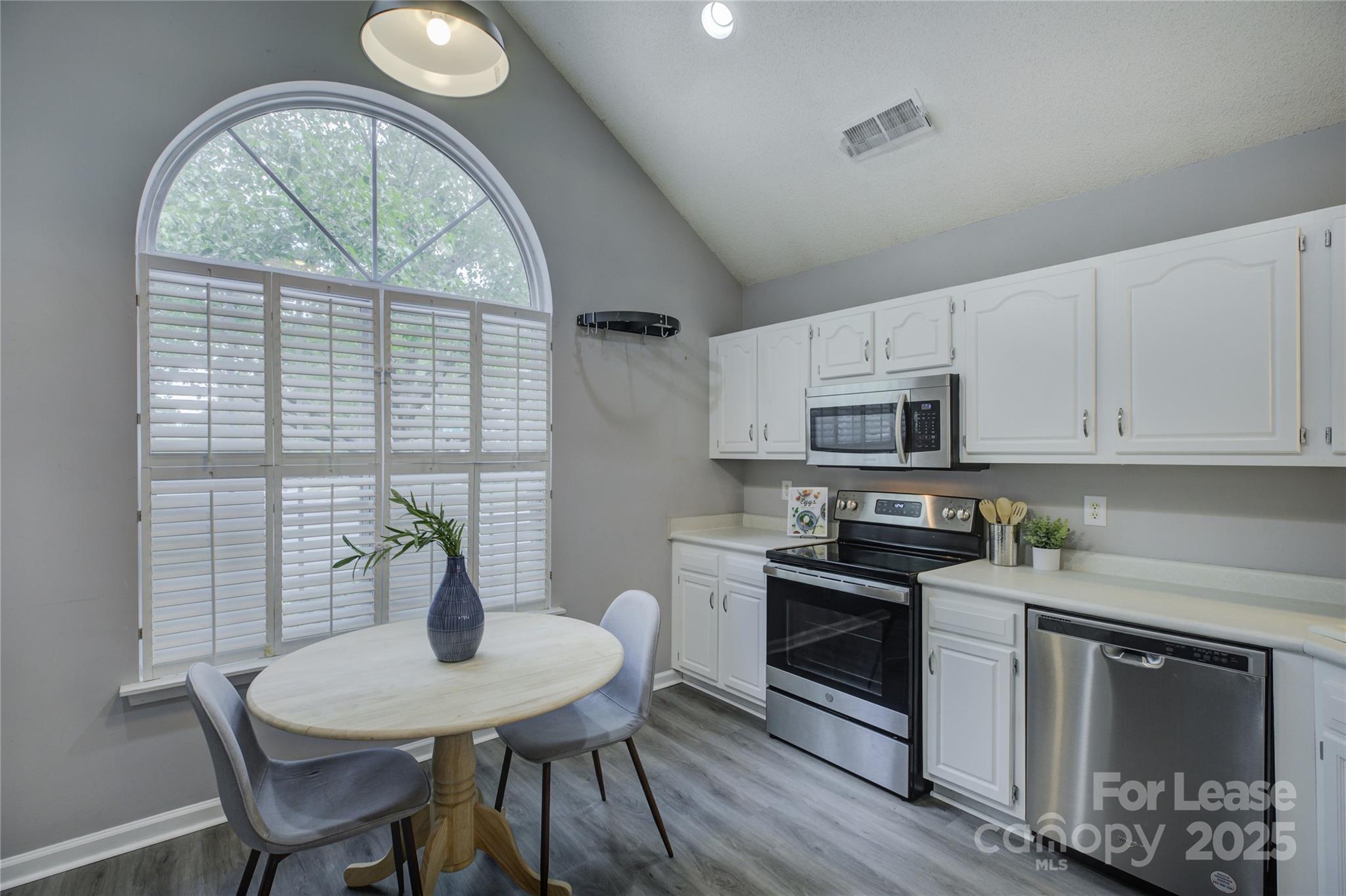 9014 Roseton Lane
