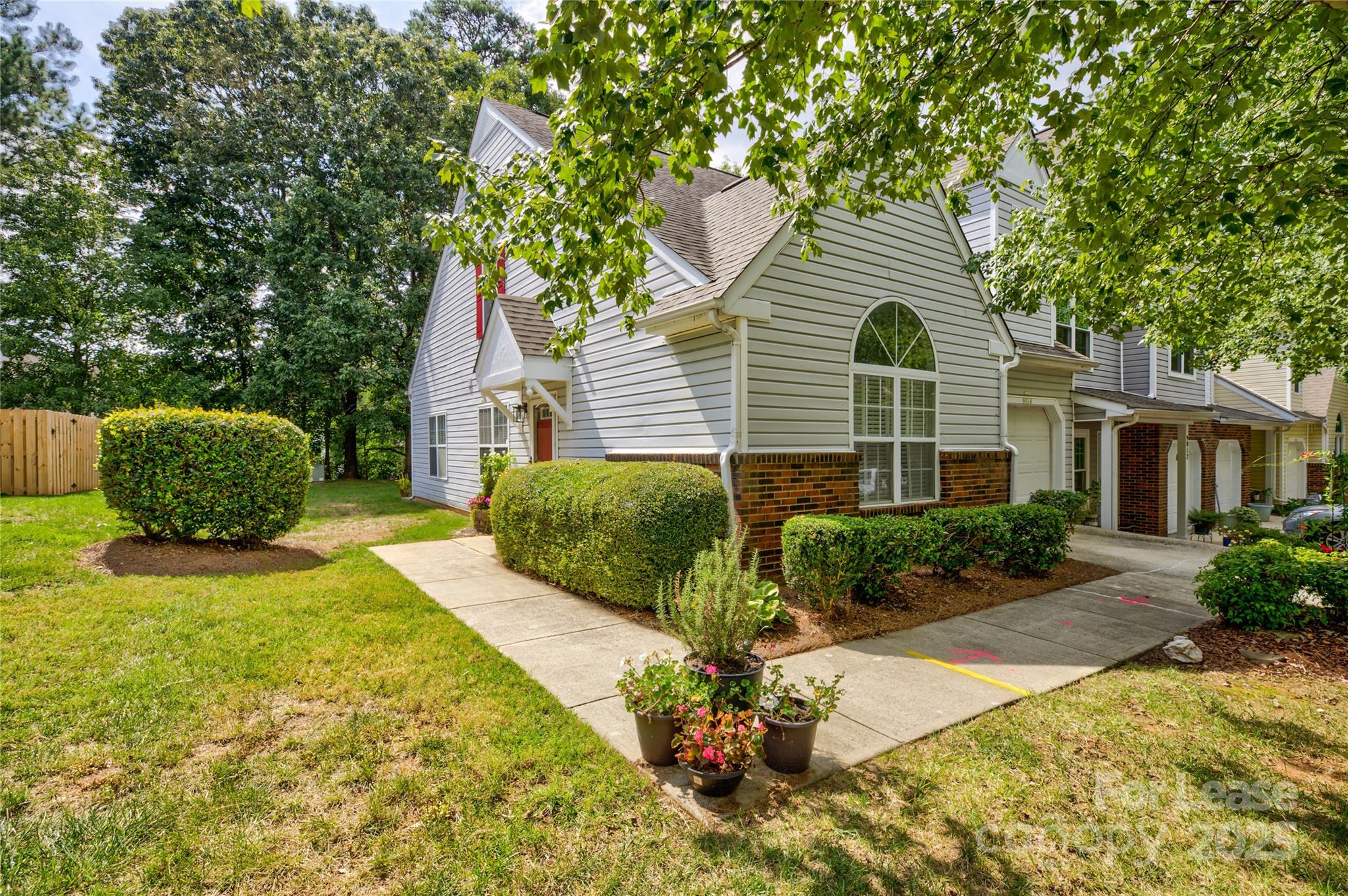 9014 Roseton Lane
