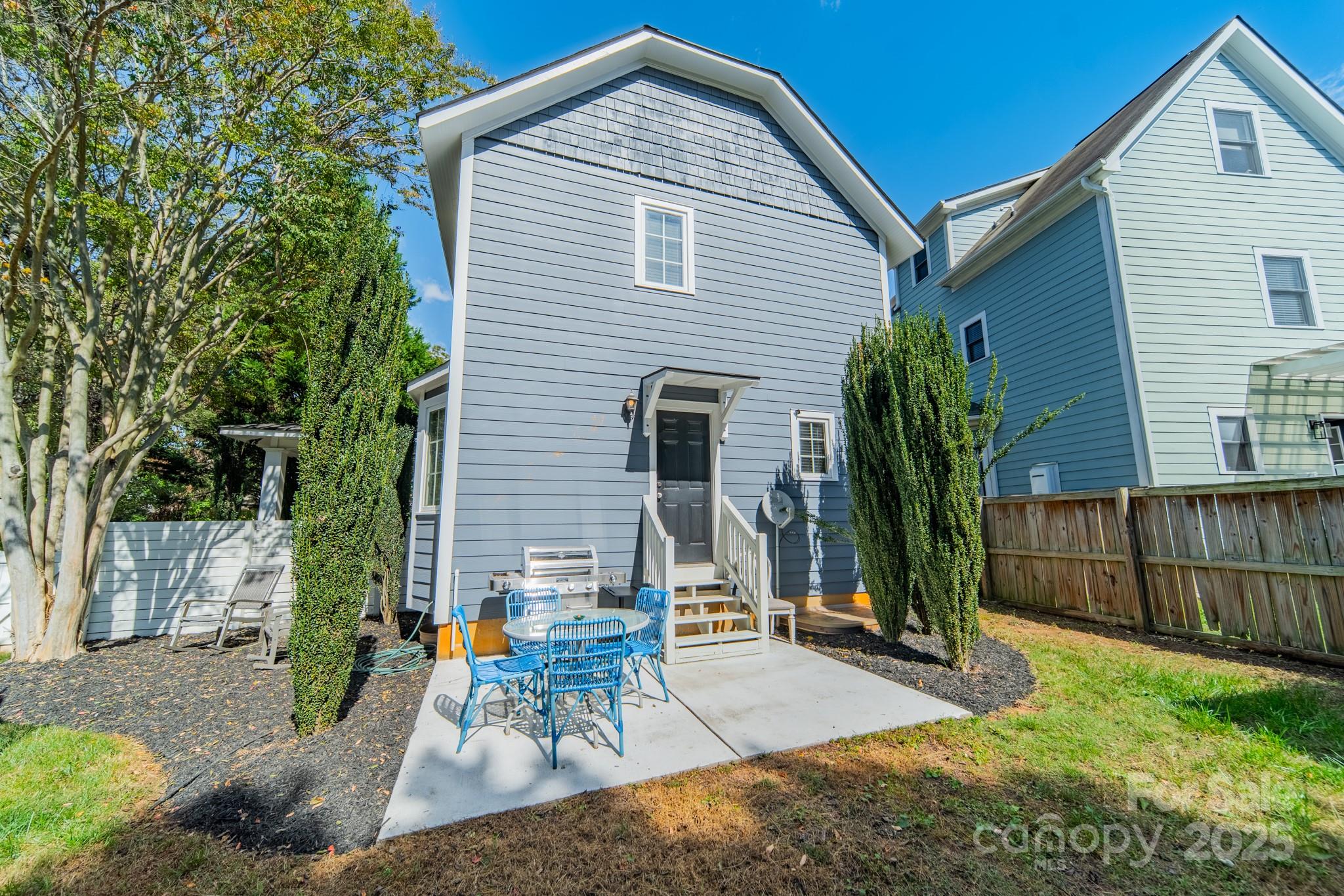 2823 Whiting Avenue