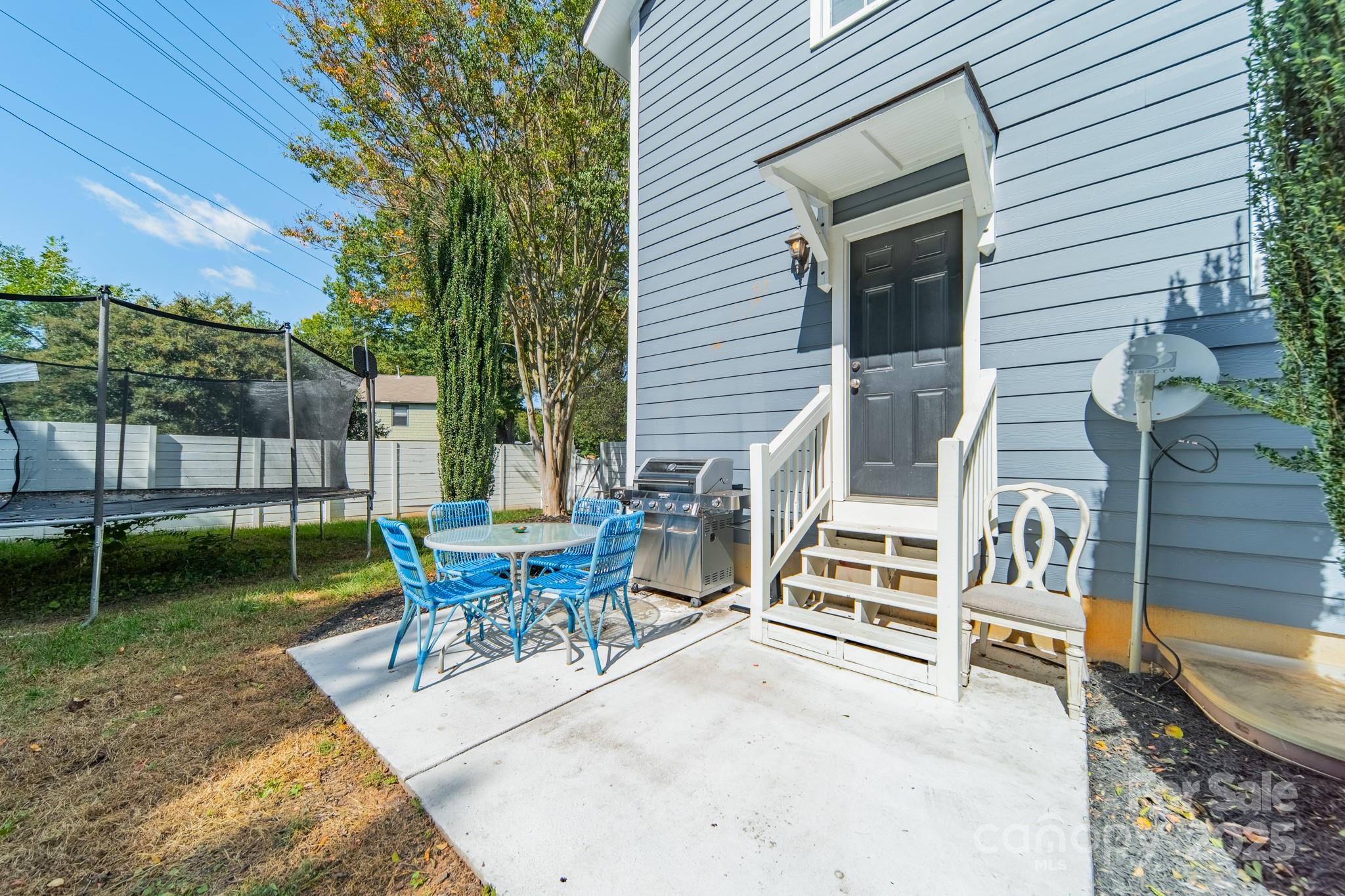 2823 Whiting Avenue
