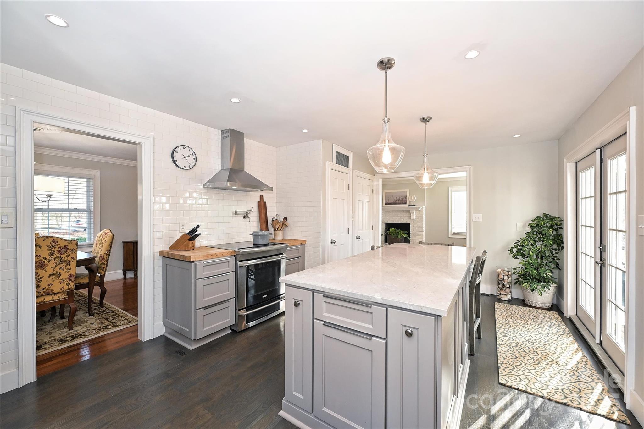 225 Gatewood Lane