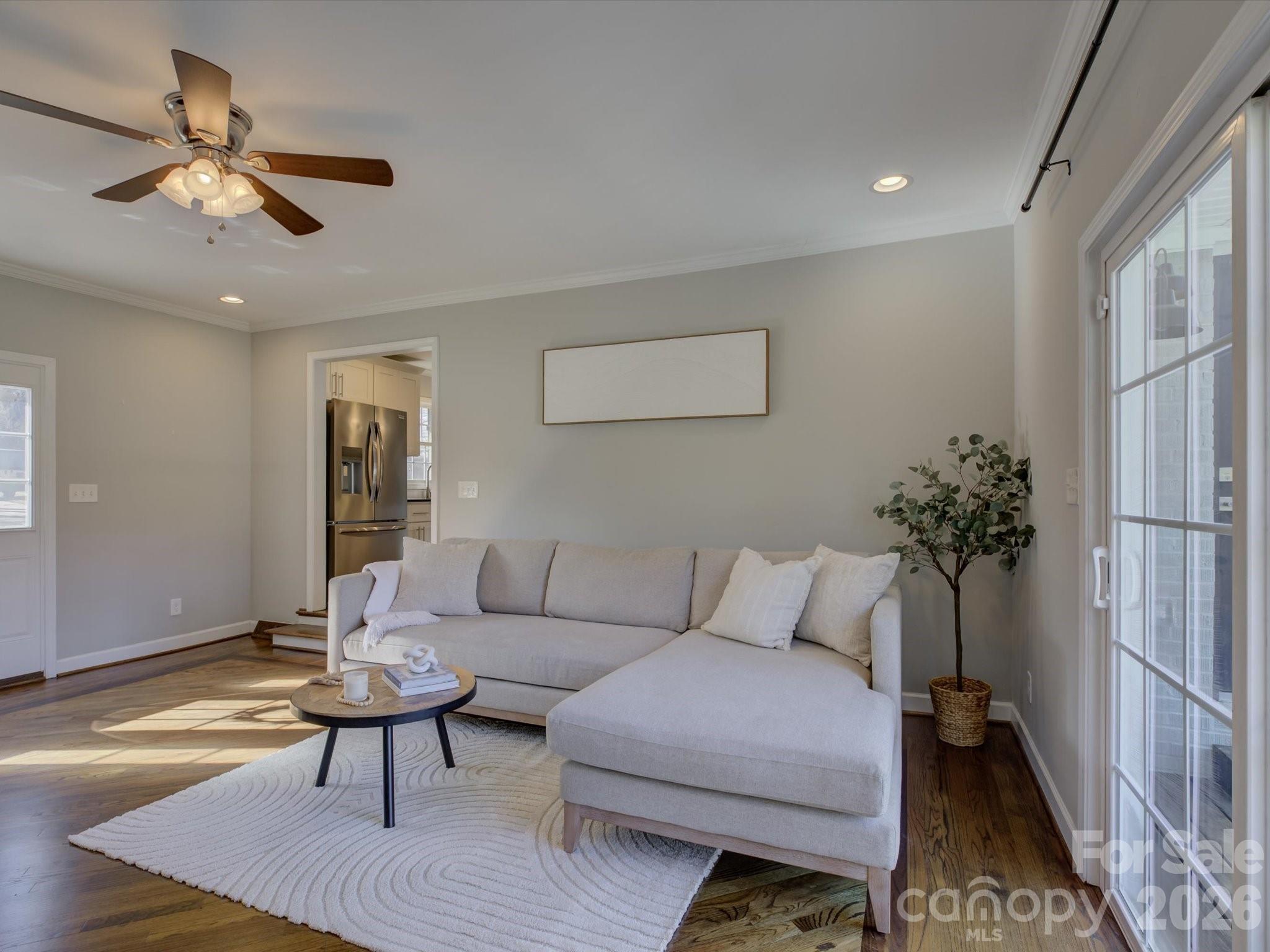 204 Elliott Street W