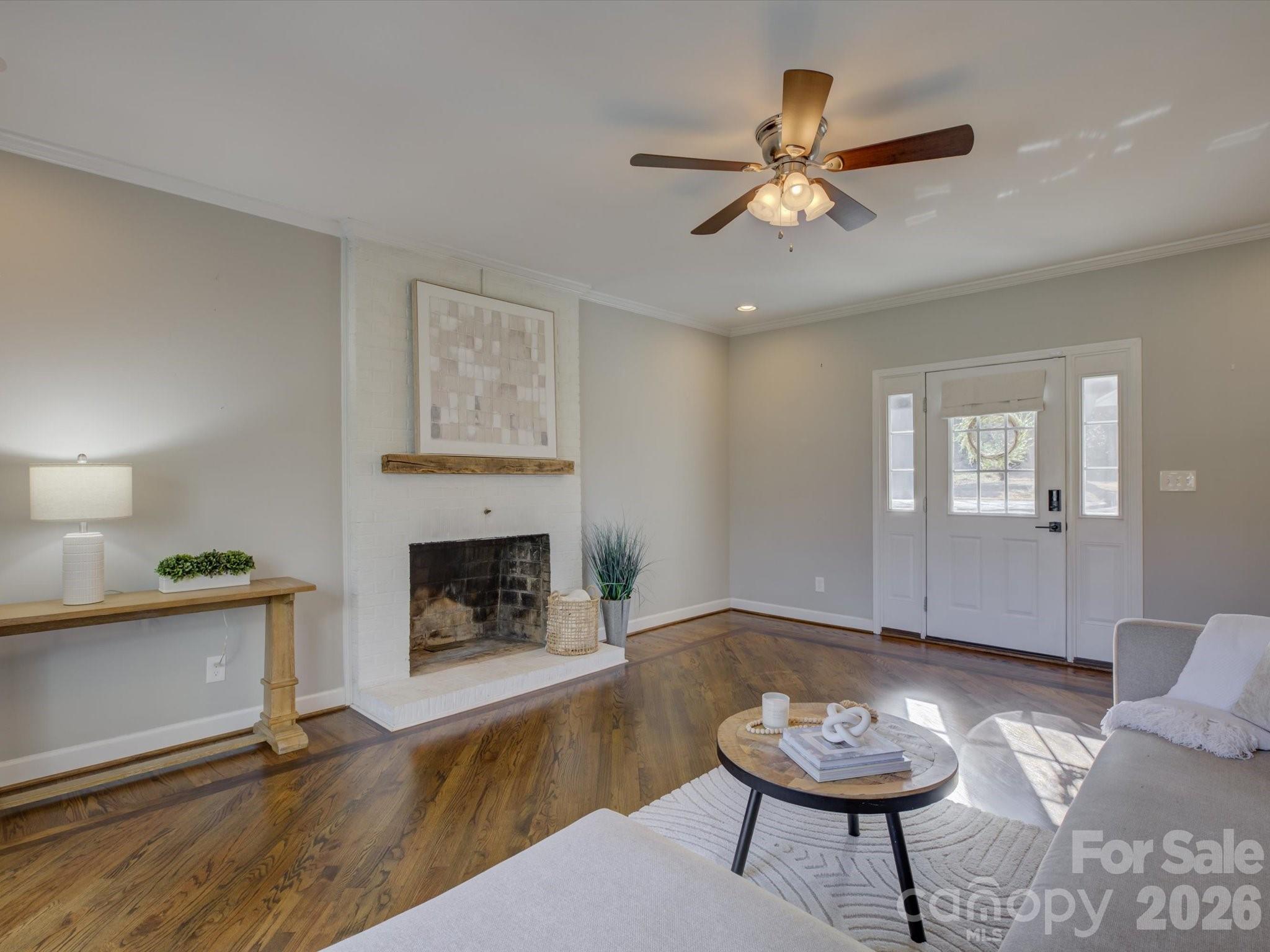 204 Elliott Street W