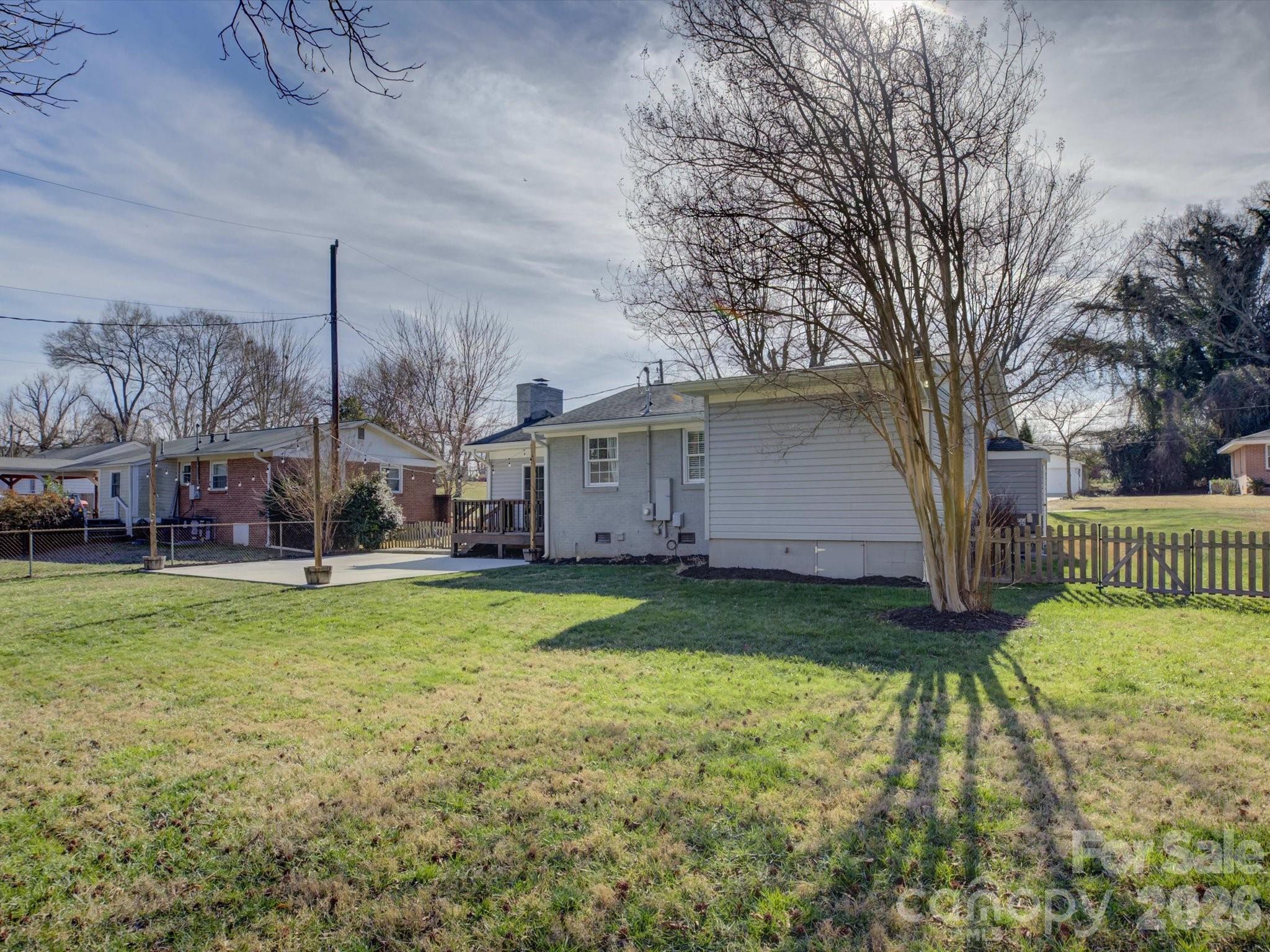 204 Elliott Street W