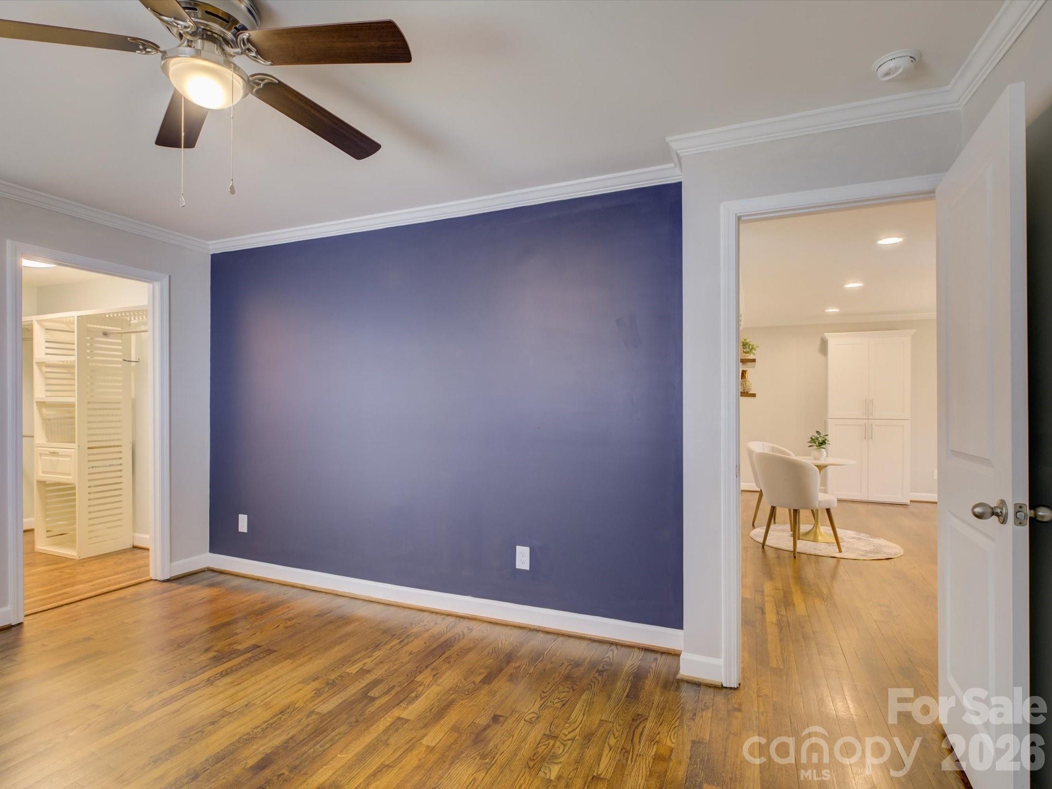 204 Elliott Street W