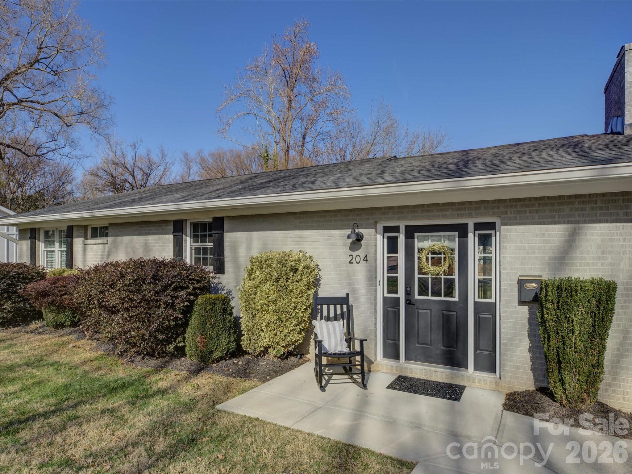 204 Elliott Street W