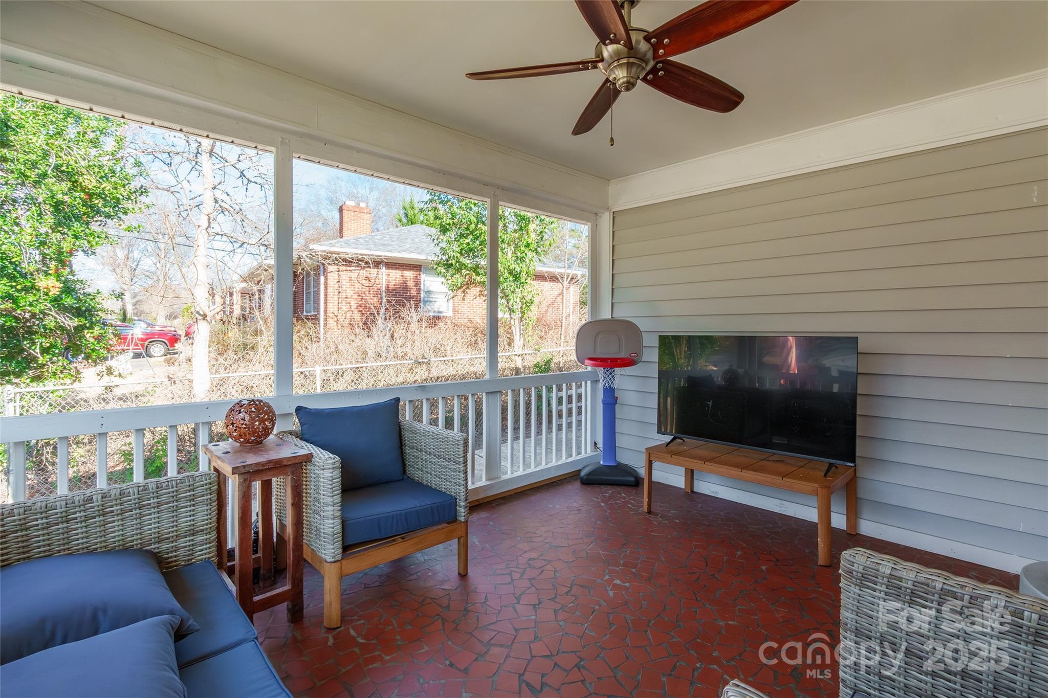 724 Colonial Drive