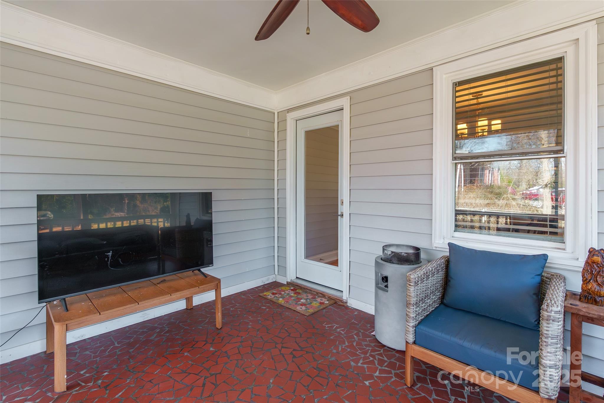 724 Colonial Drive