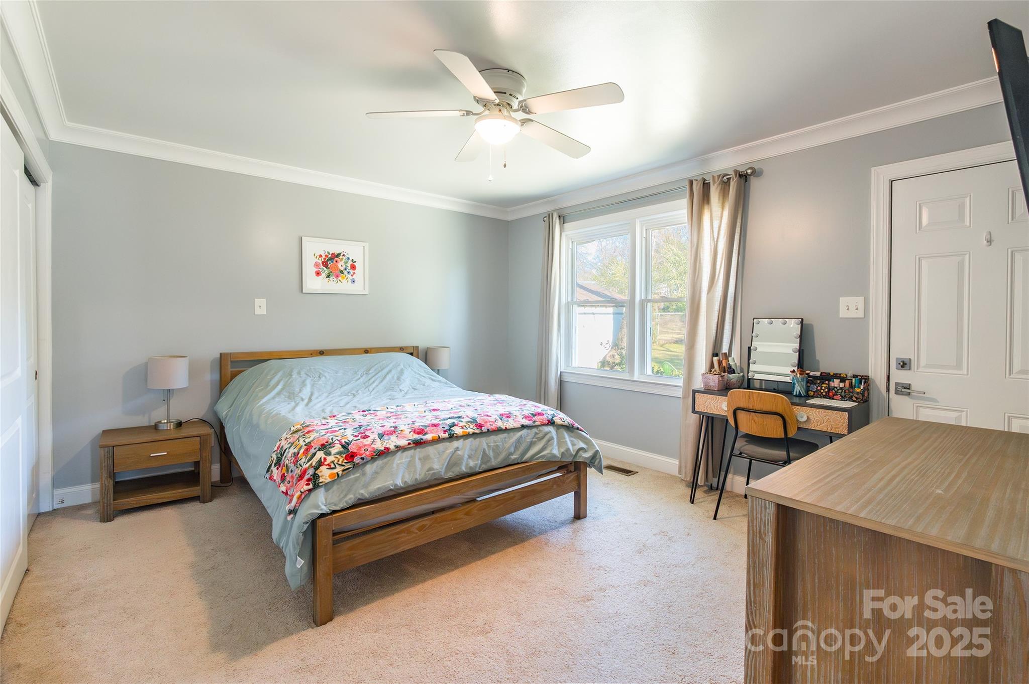 724 Colonial Drive