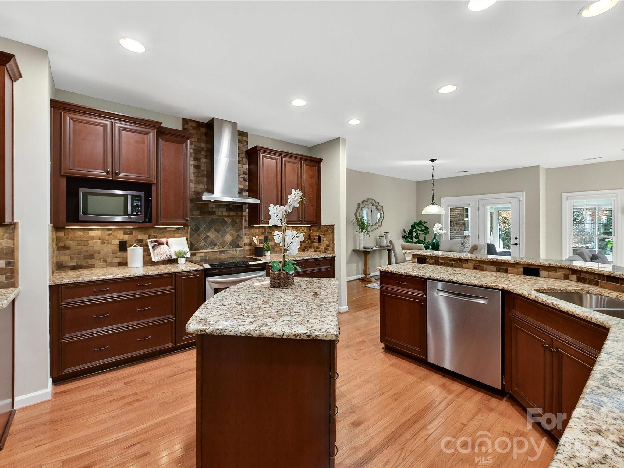 6711 Lyndonville Drive