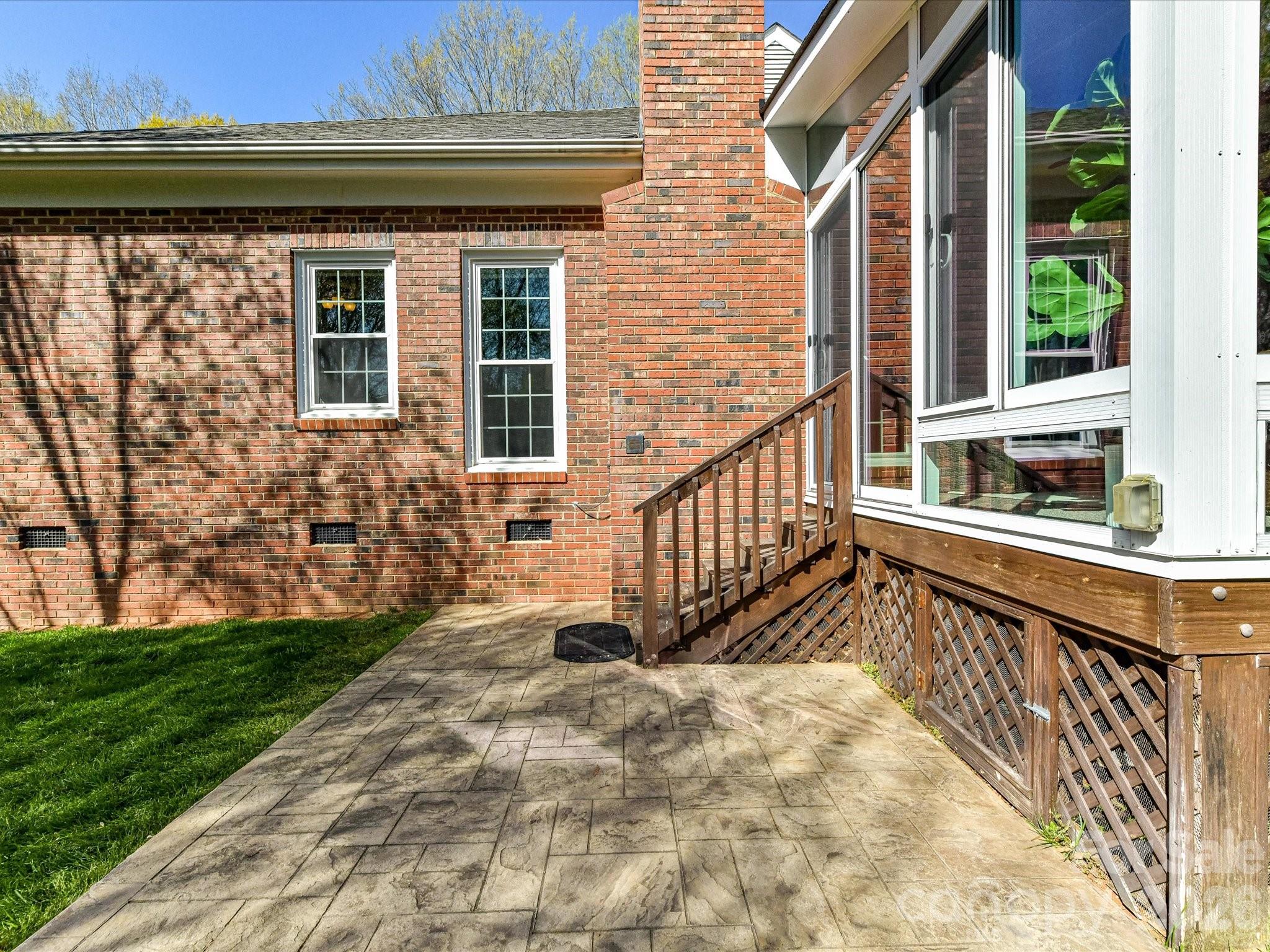 6711 Lyndonville Drive
