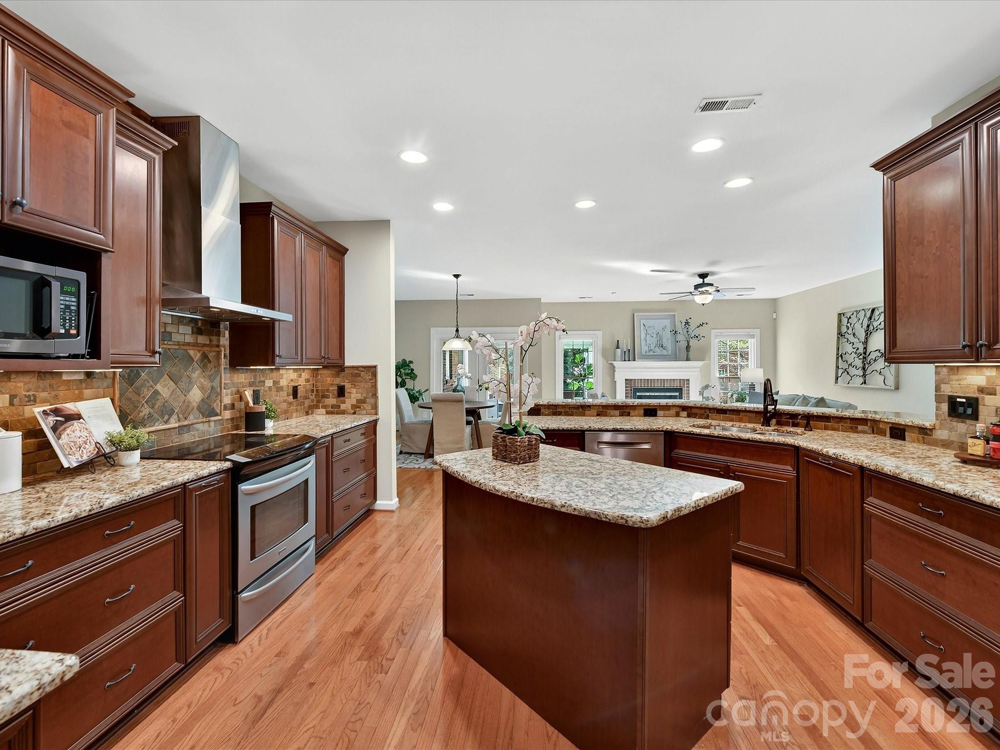 6711 Lyndonville Drive