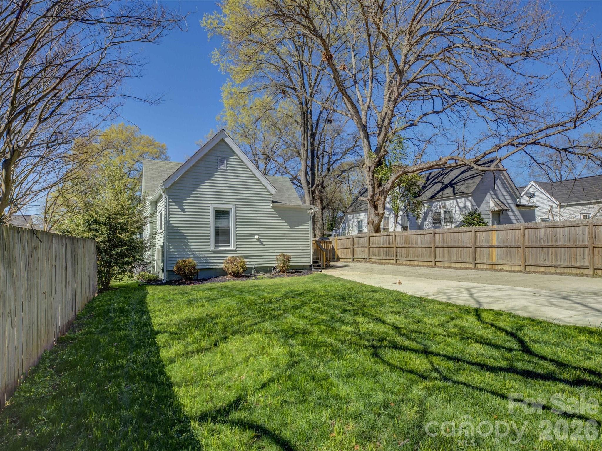 212 N Lee Street