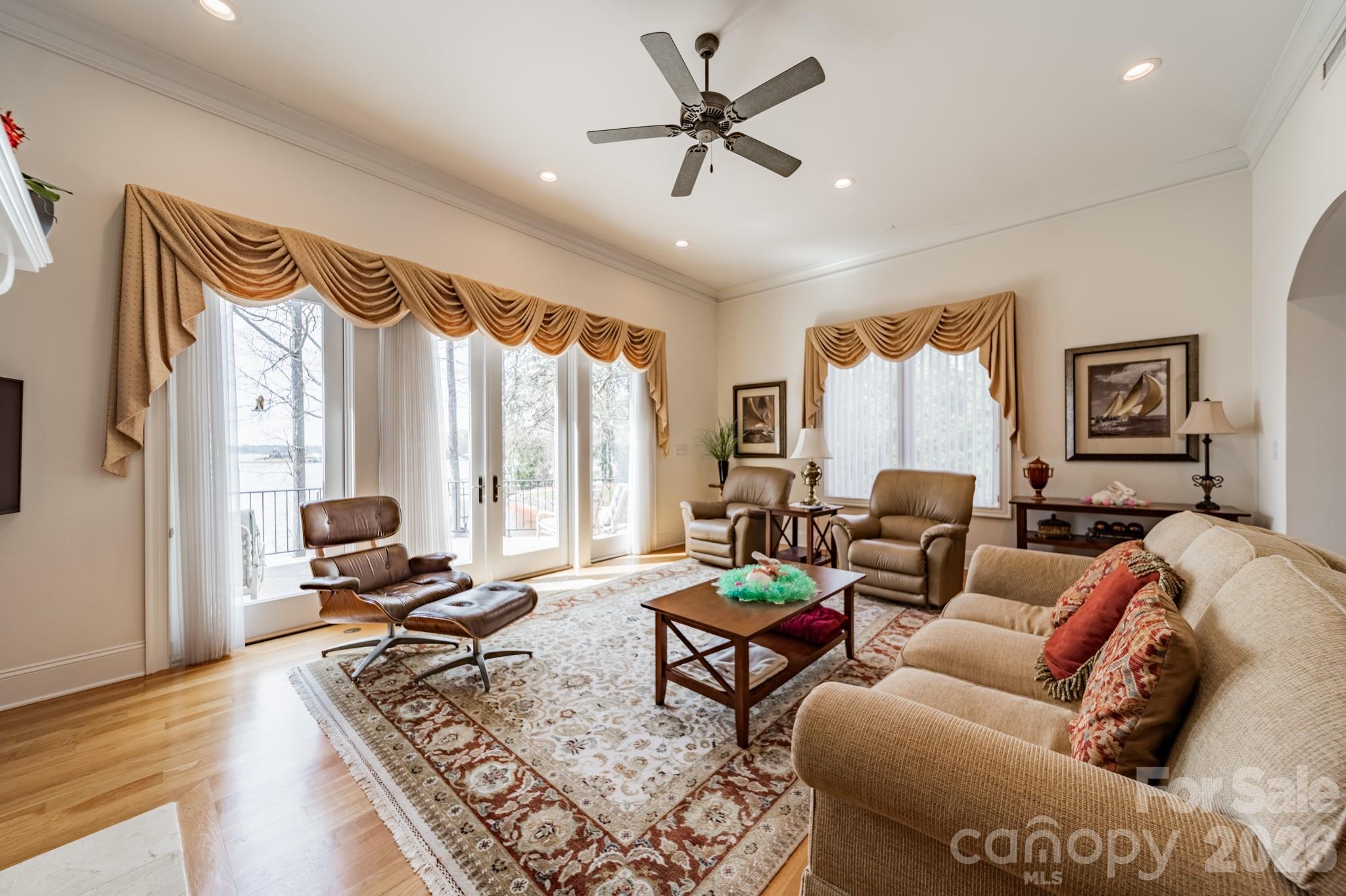 118 Pointe Harbour Lane