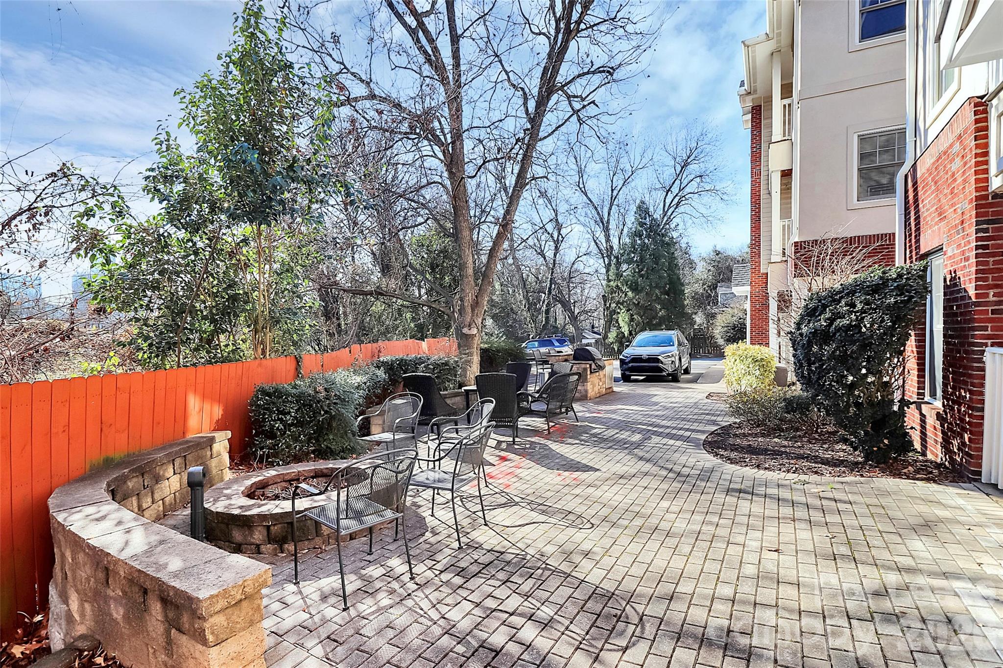 105 S Summit Avenue
