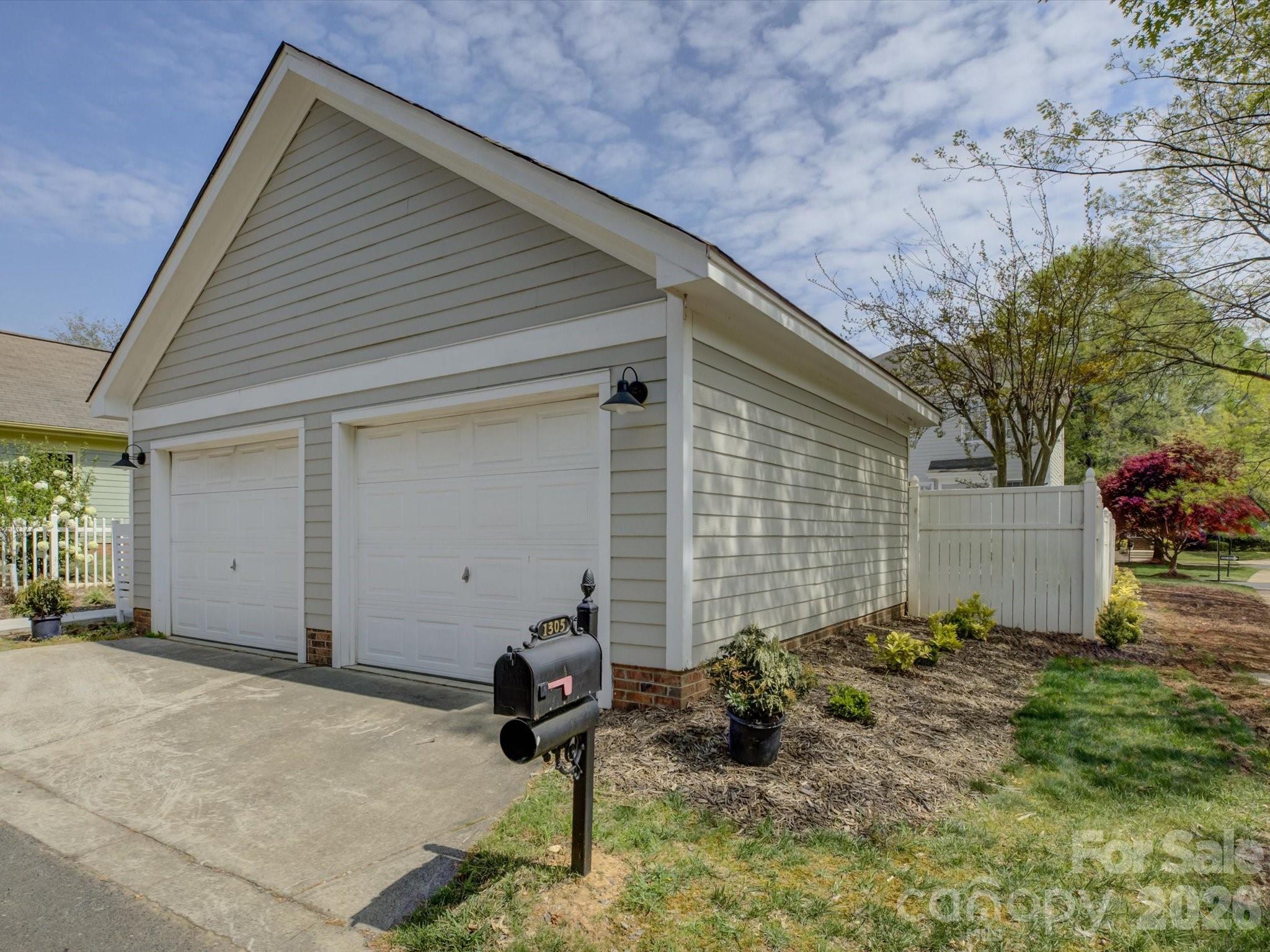 1305 Barnett Woods Crossing