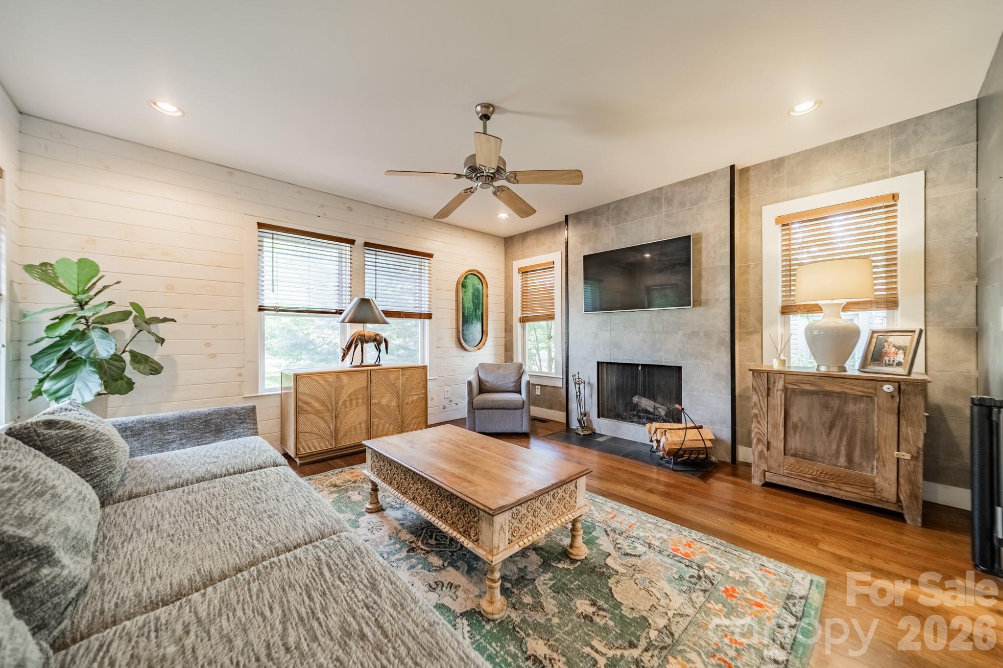 521 Forest Lane