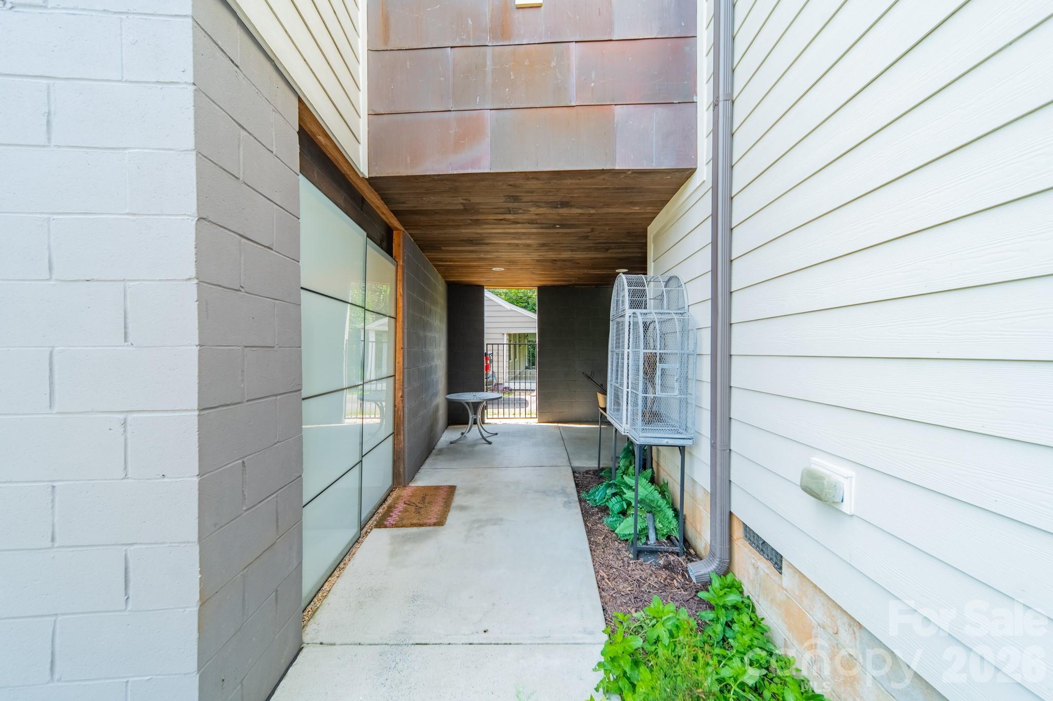 521 Forest Lane