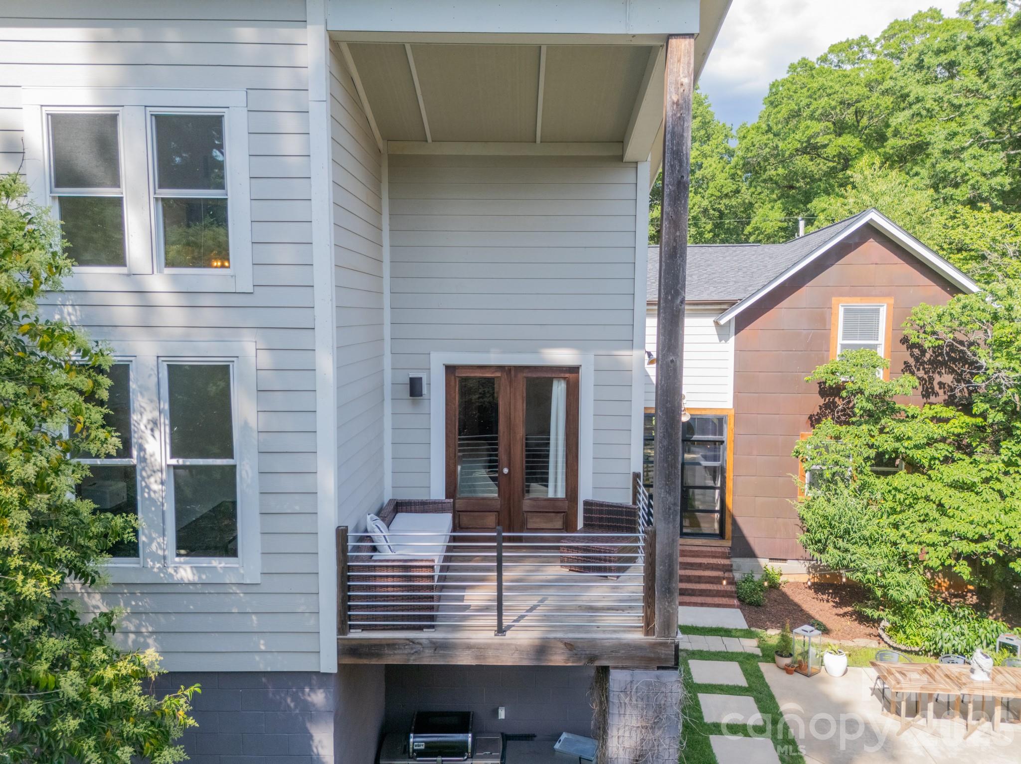 521 Forest Lane