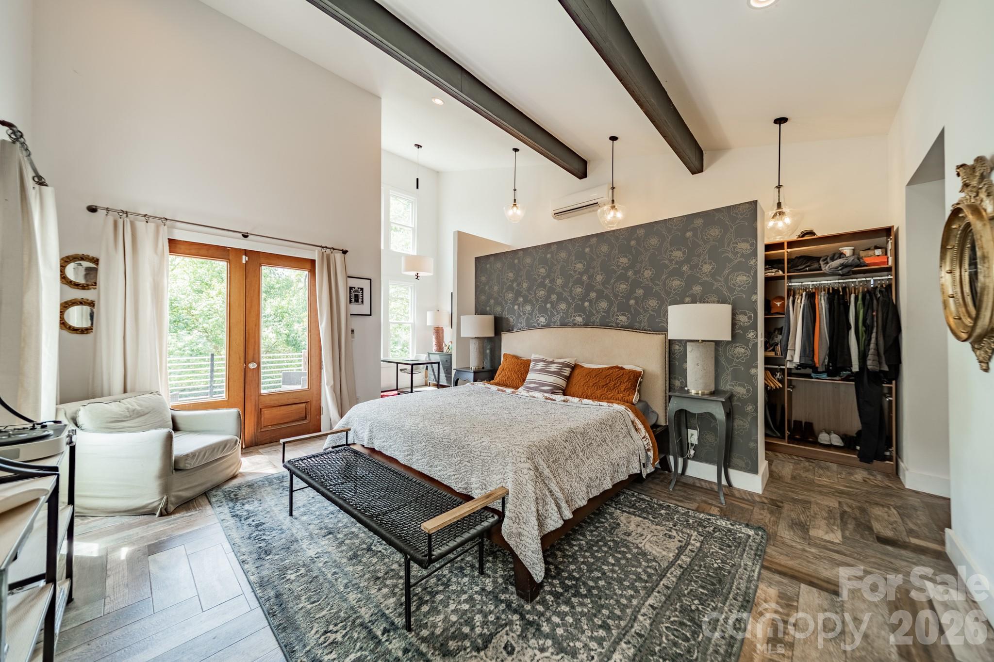 521 Forest Lane