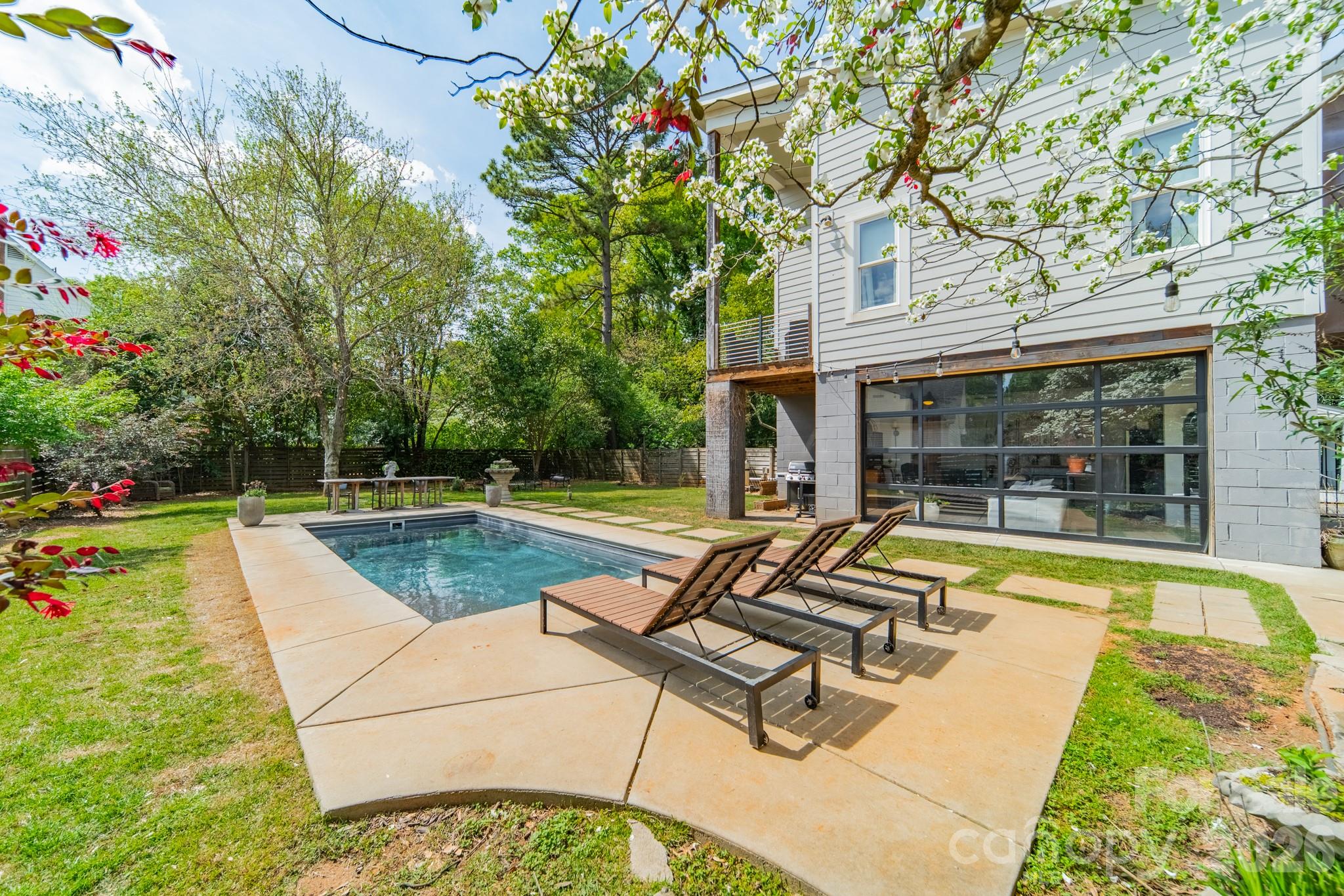 521 Forest Lane