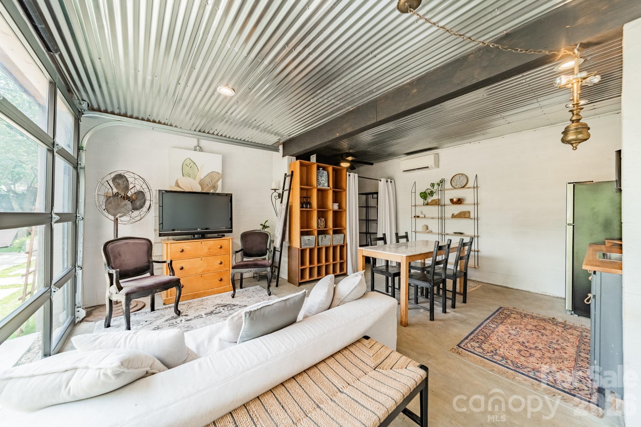 521 Forest Lane