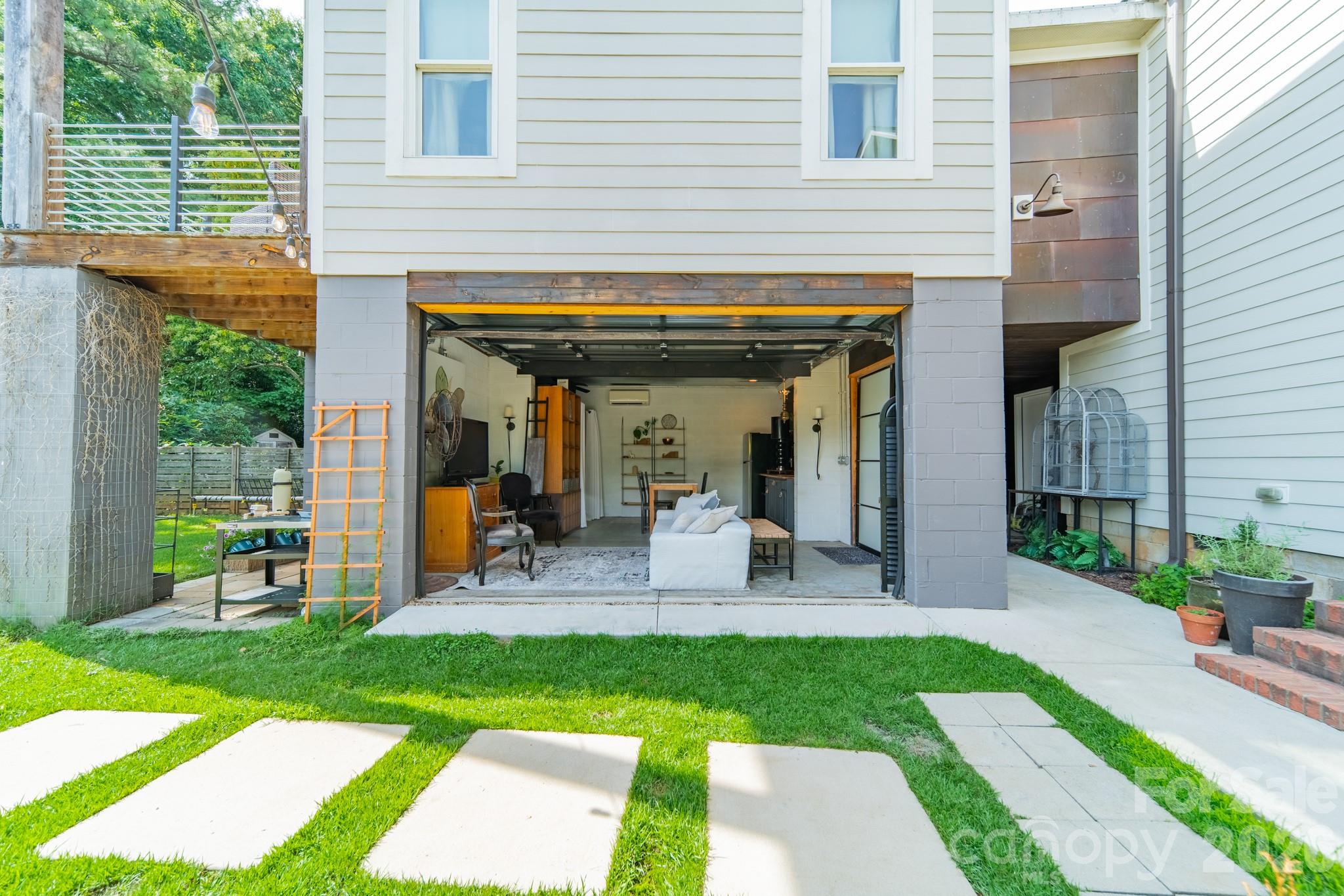521 Forest Lane
