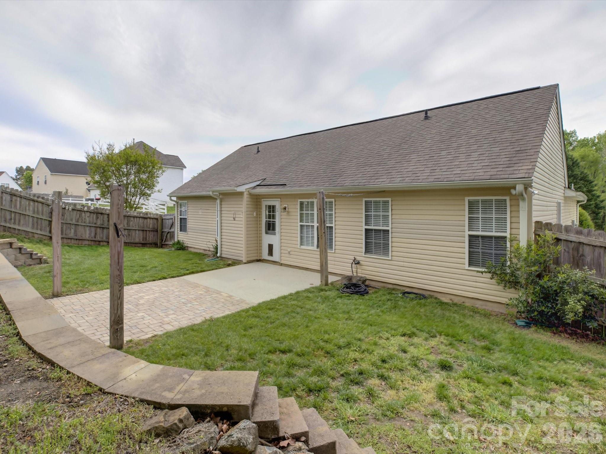 1530 Hollythorne Drive