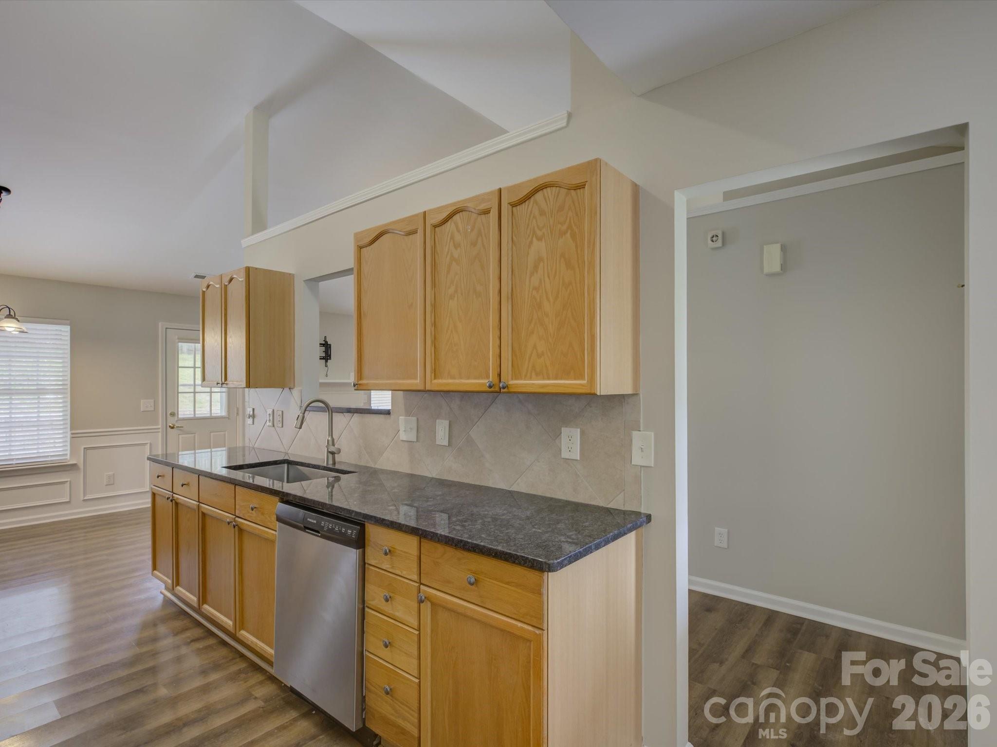 1530 Hollythorne Drive