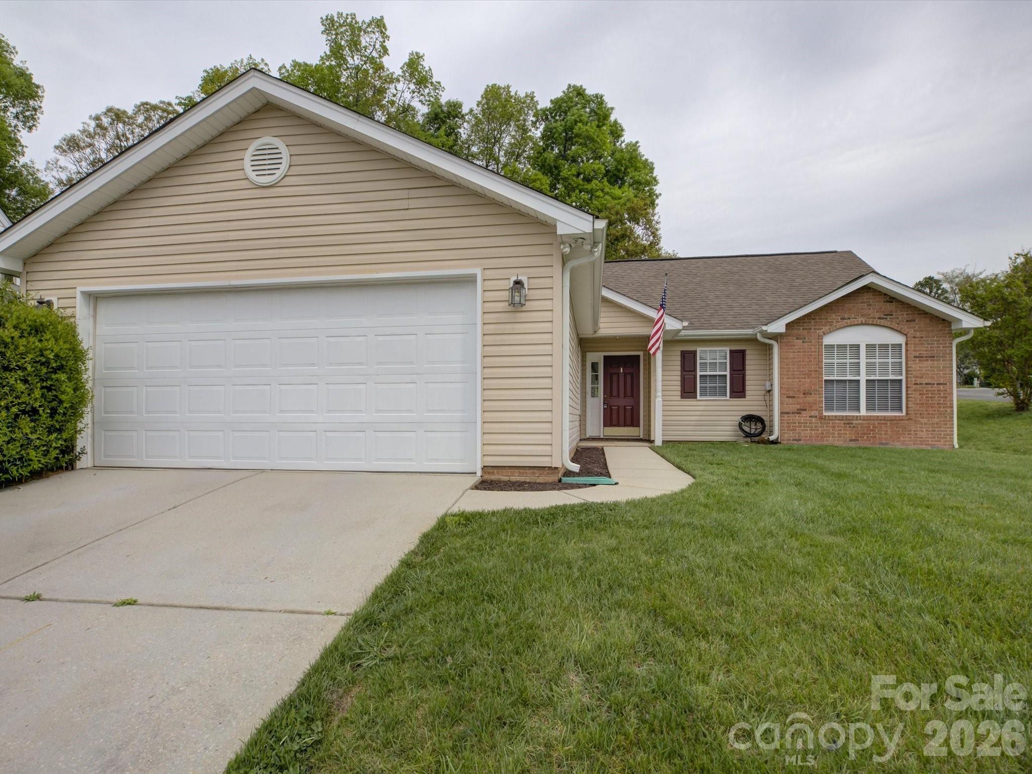 1530 Hollythorne Drive