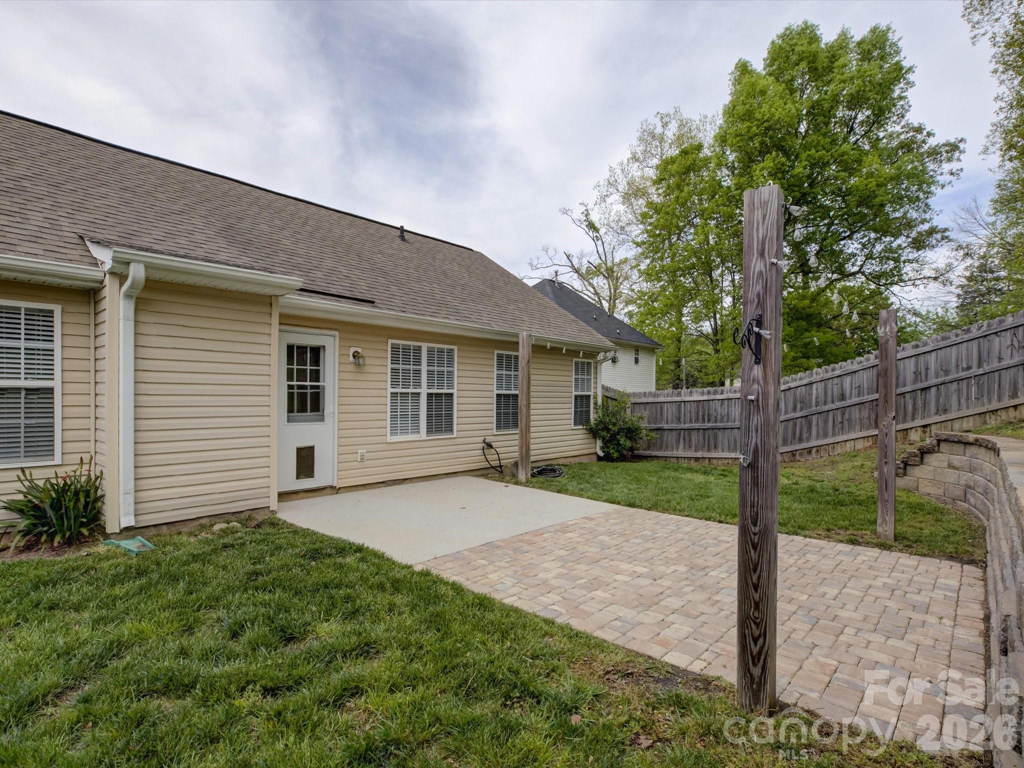 1530 Hollythorne Drive