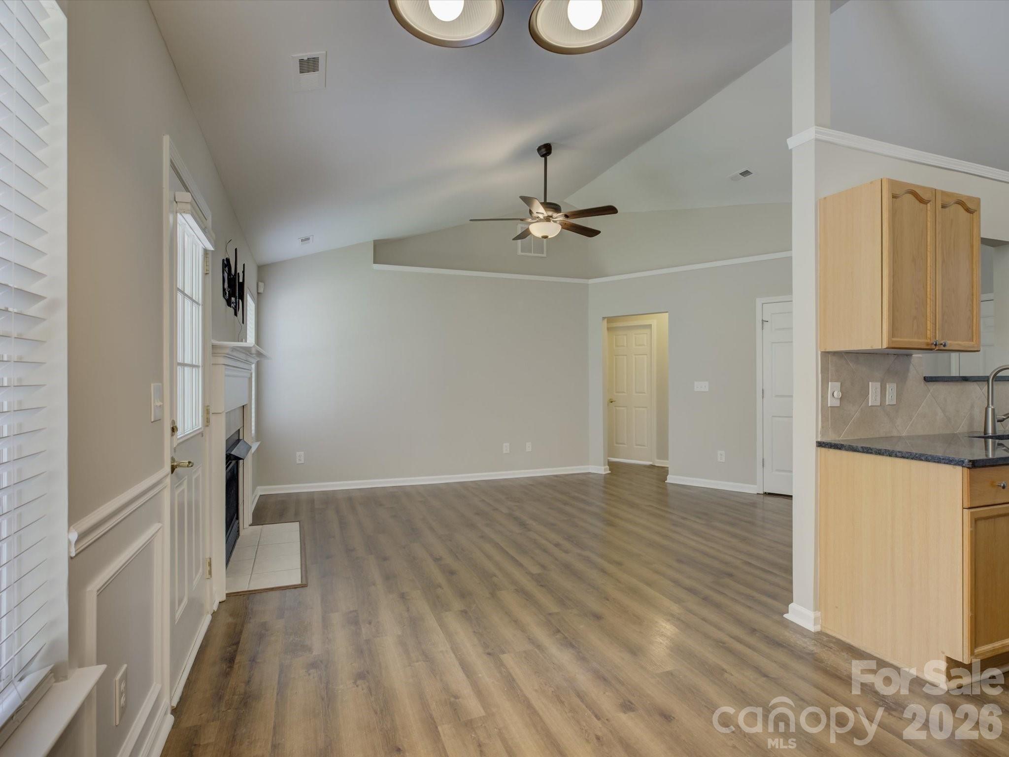 1530 Hollythorne Drive